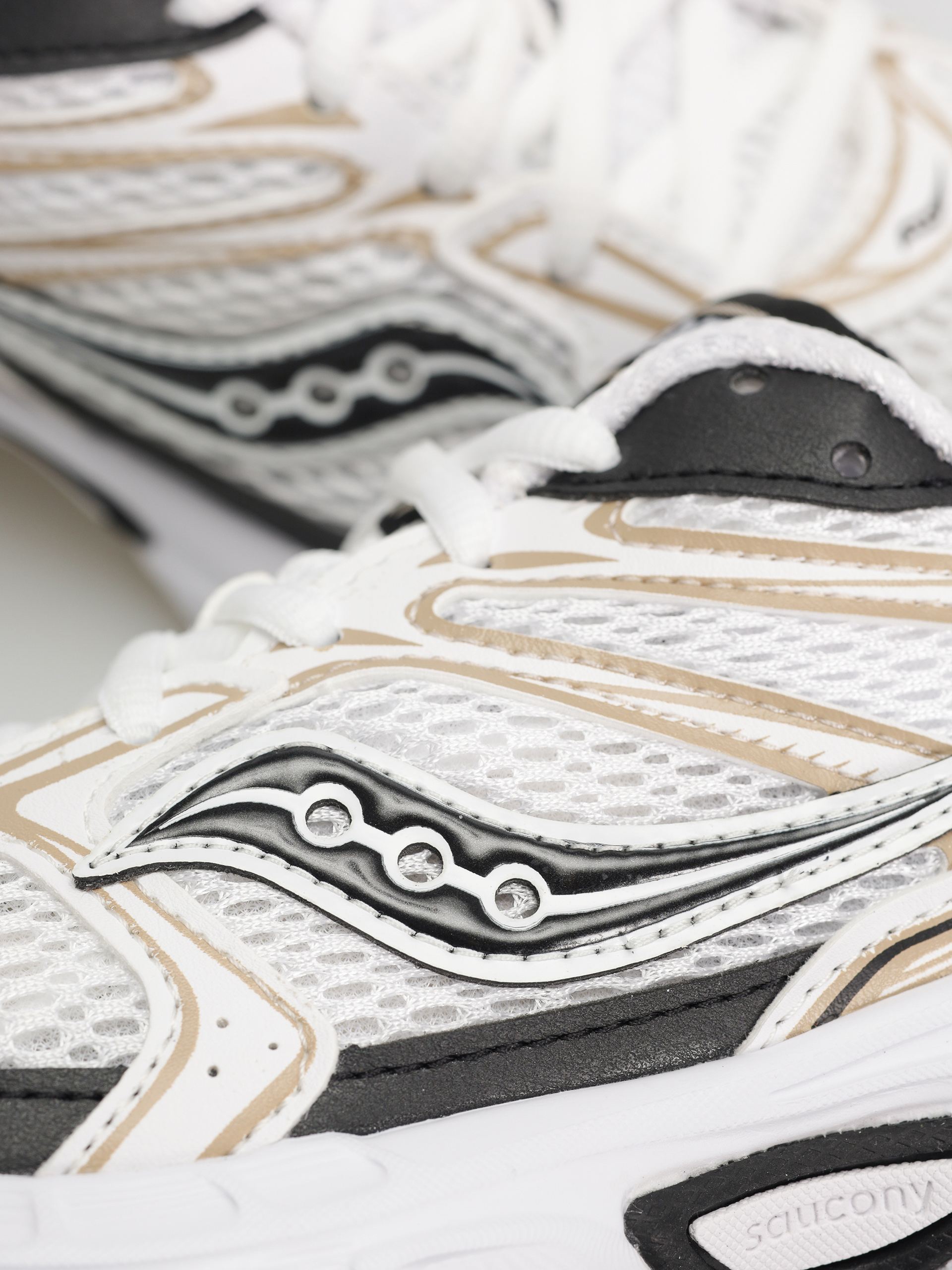 Pantofi Saucony Ride Millennium (wht/gold/black)