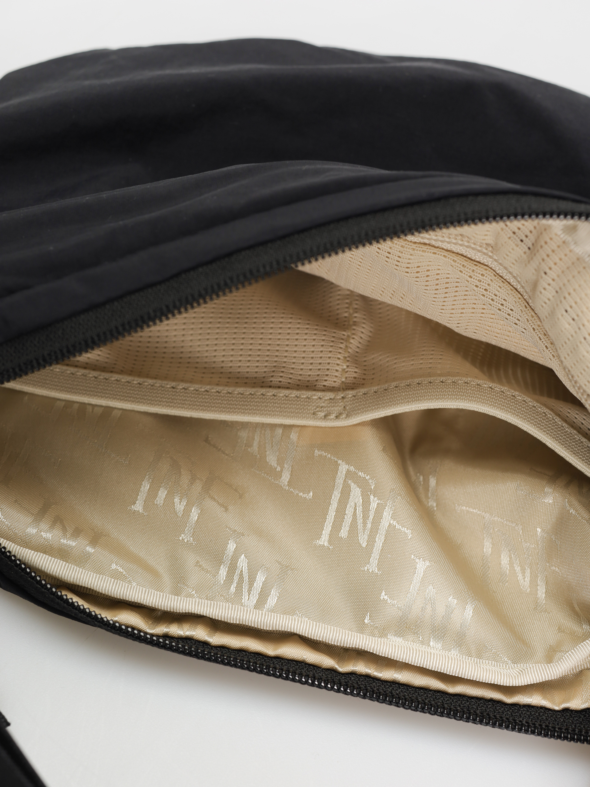 Poșetă The North Face Never Stop Crossbody Wmn (tnf black npf)