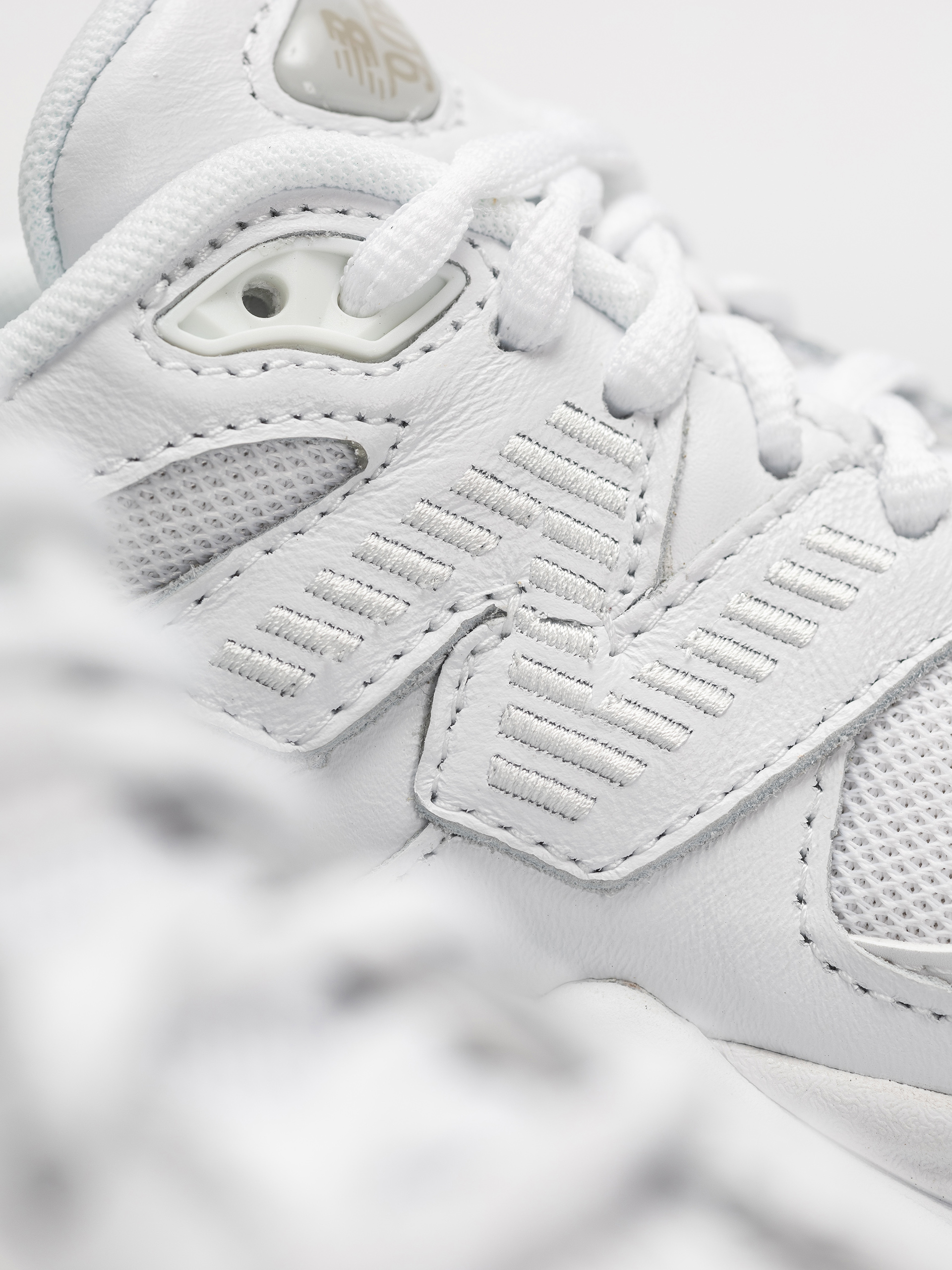 Pantofi New Balance 9060 (triple white)