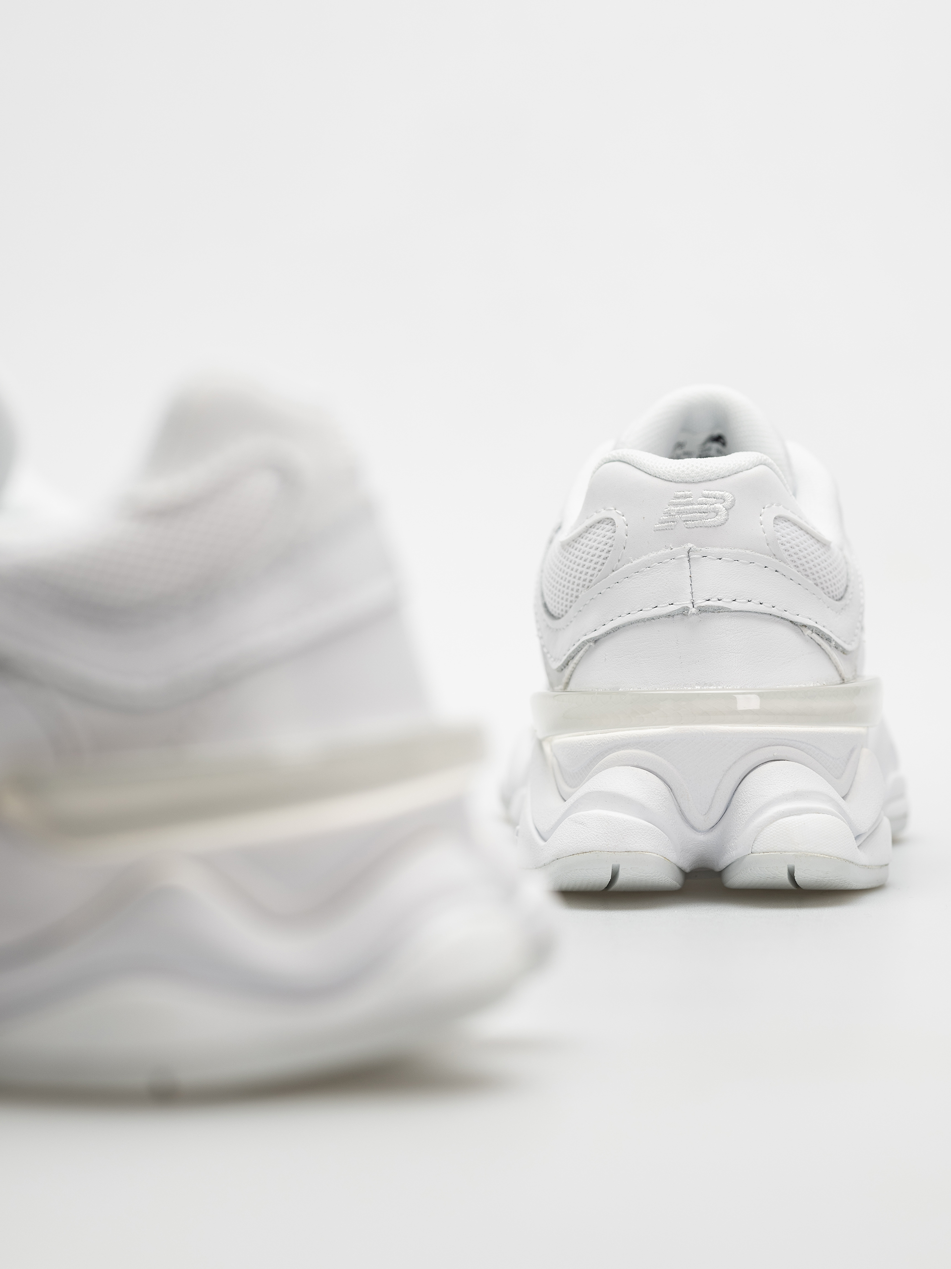 Pantofi New Balance 9060 (triple white)