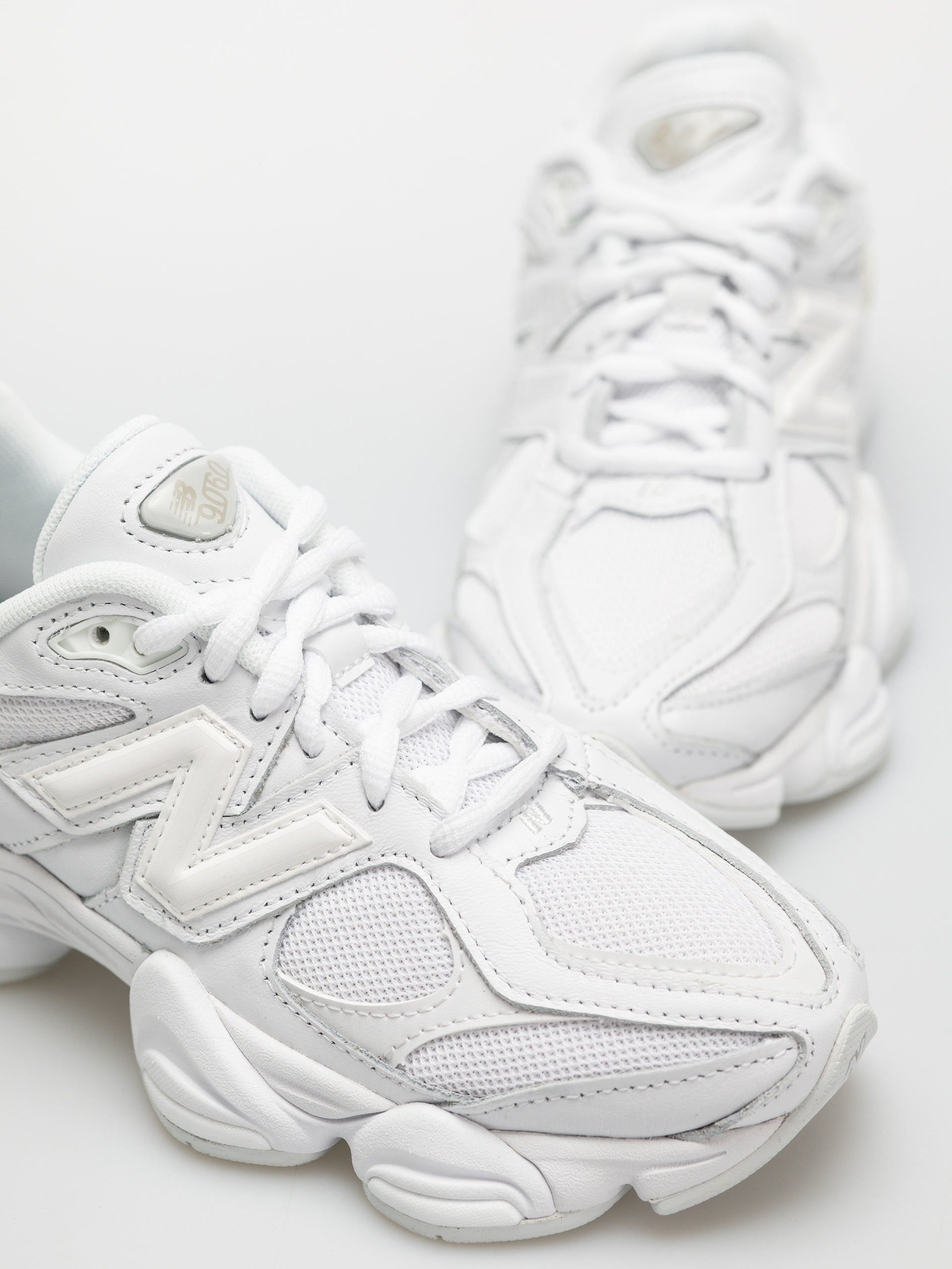Pantofi New Balance 9060 (triple white)