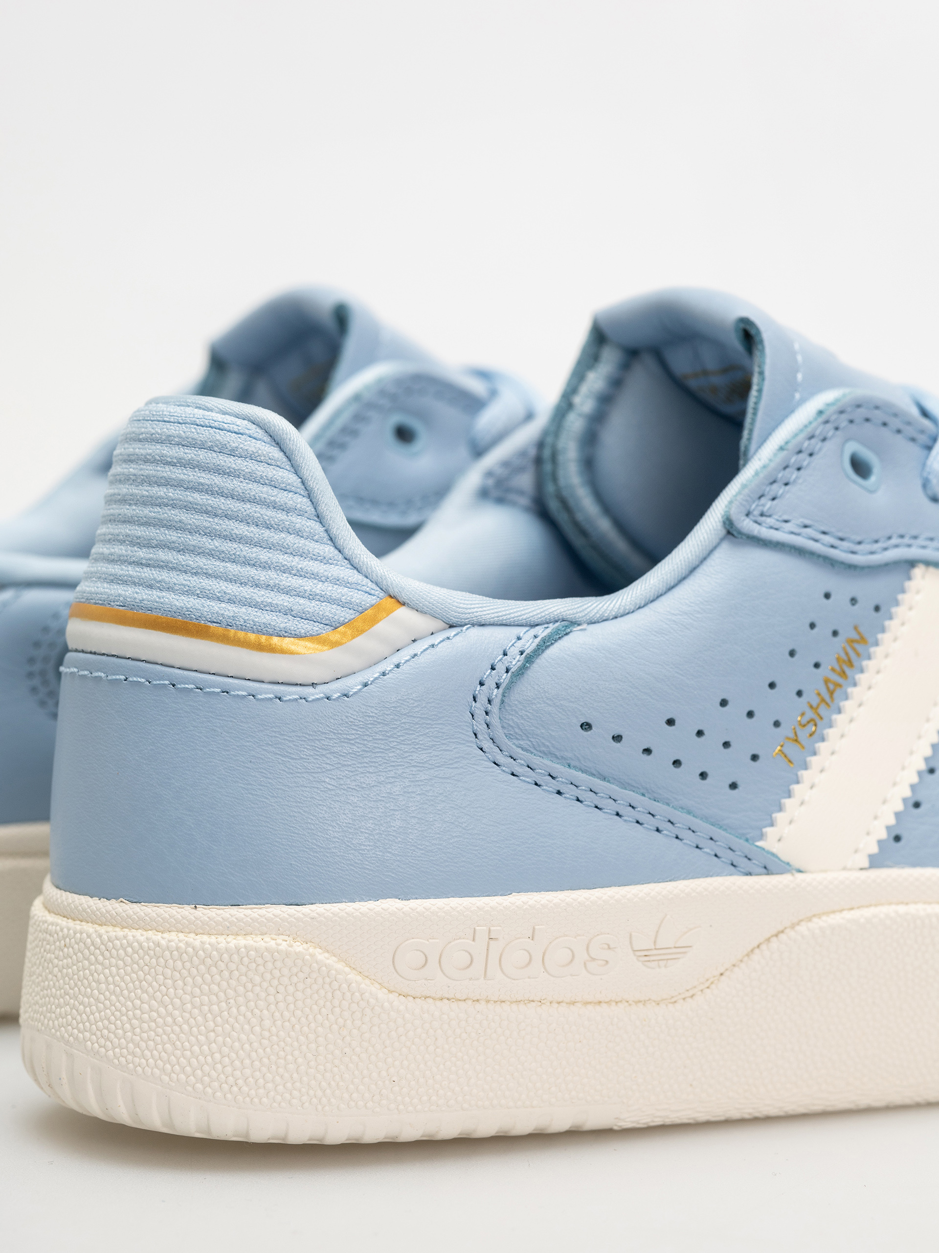 Pantofi adidas Tyshawn Low (clesky/cwhite/goldmt)