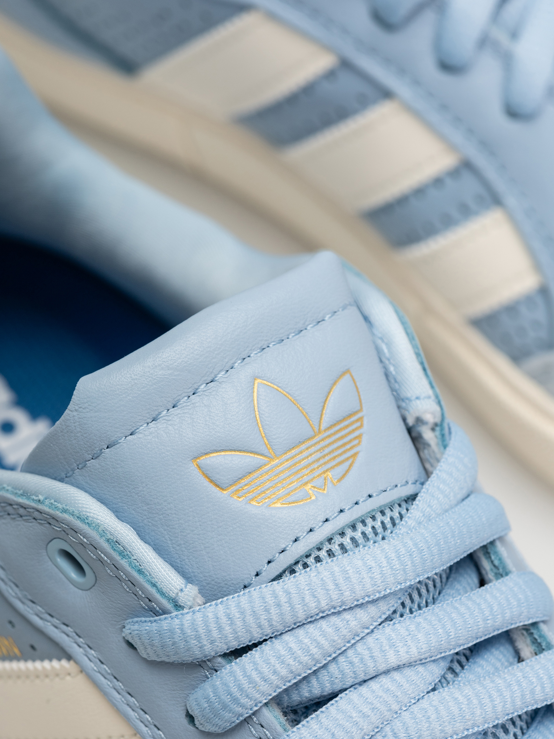 Pantofi adidas Tyshawn Low (clesky/cwhite/goldmt)