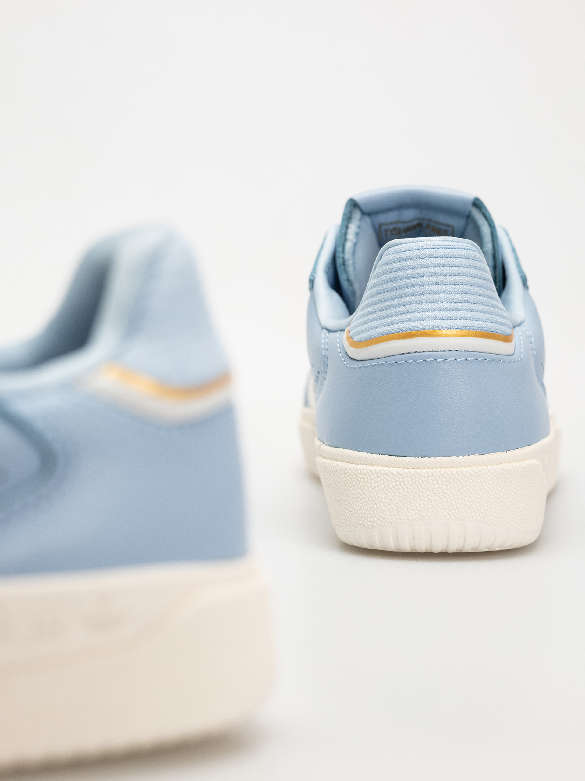 Pantofi adidas Tyshawn Low (clesky/cwhite/goldmt)