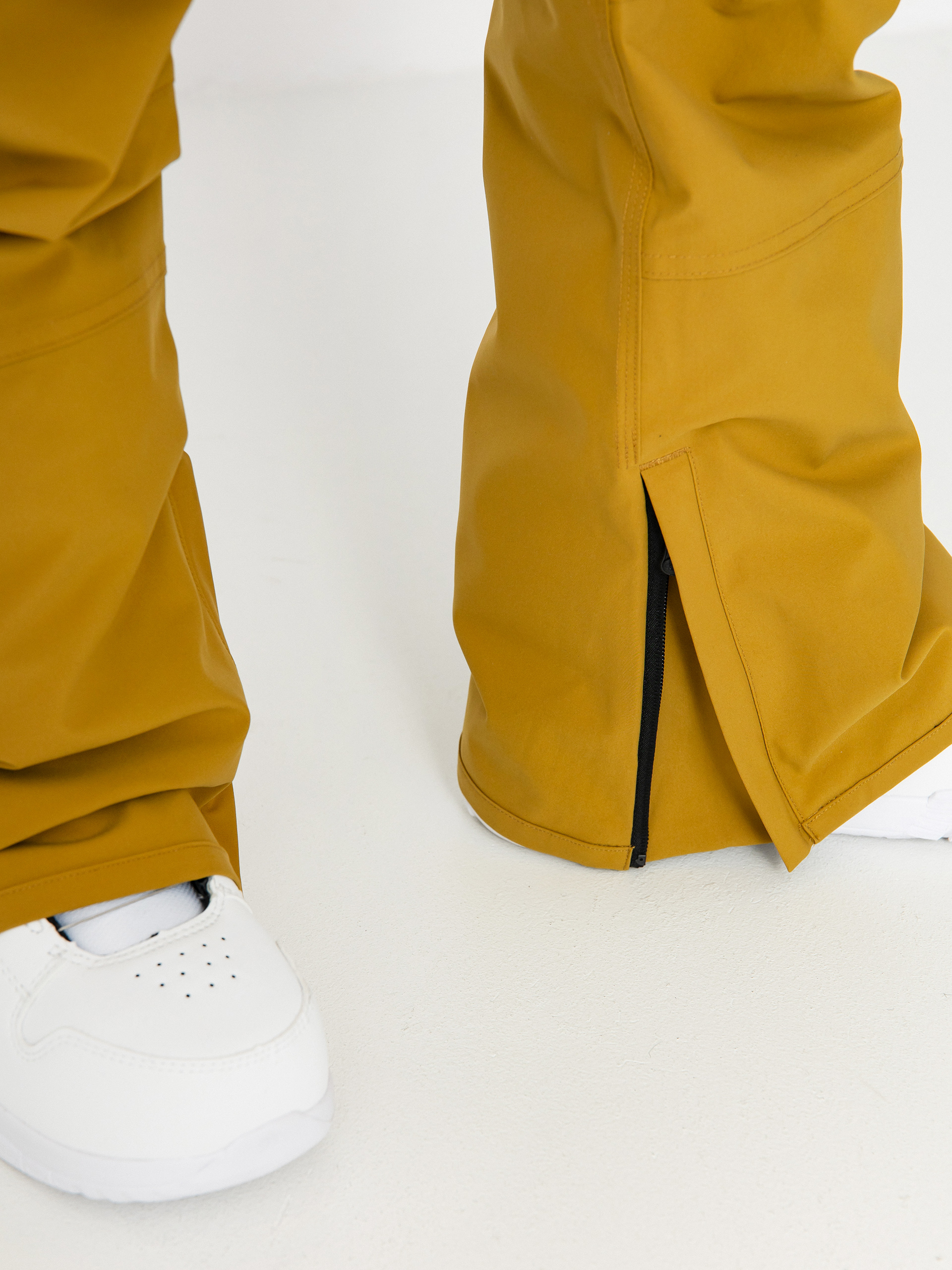 Pentru femei Pantaloni pentru snowboard ThirtyTwo Basement Bib (tan)