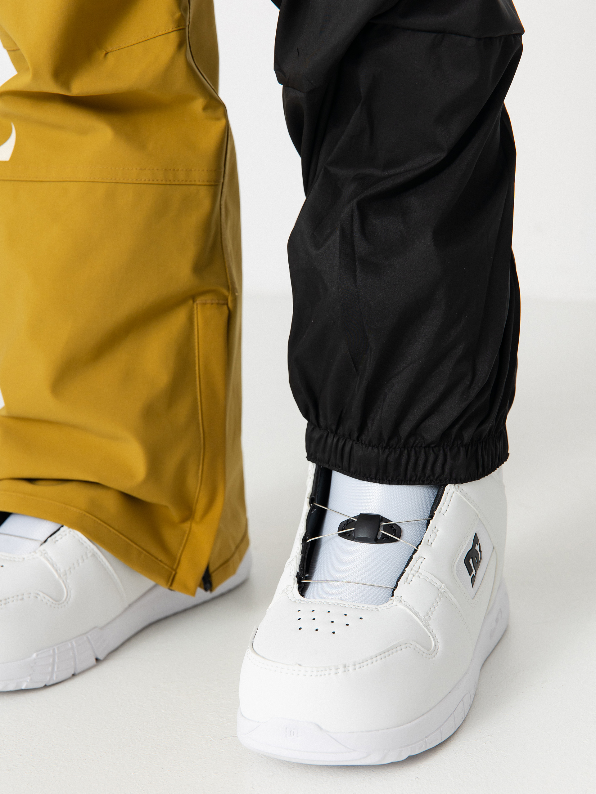 Pentru femei Pantaloni pentru snowboard ThirtyTwo Basement Bib (tan)