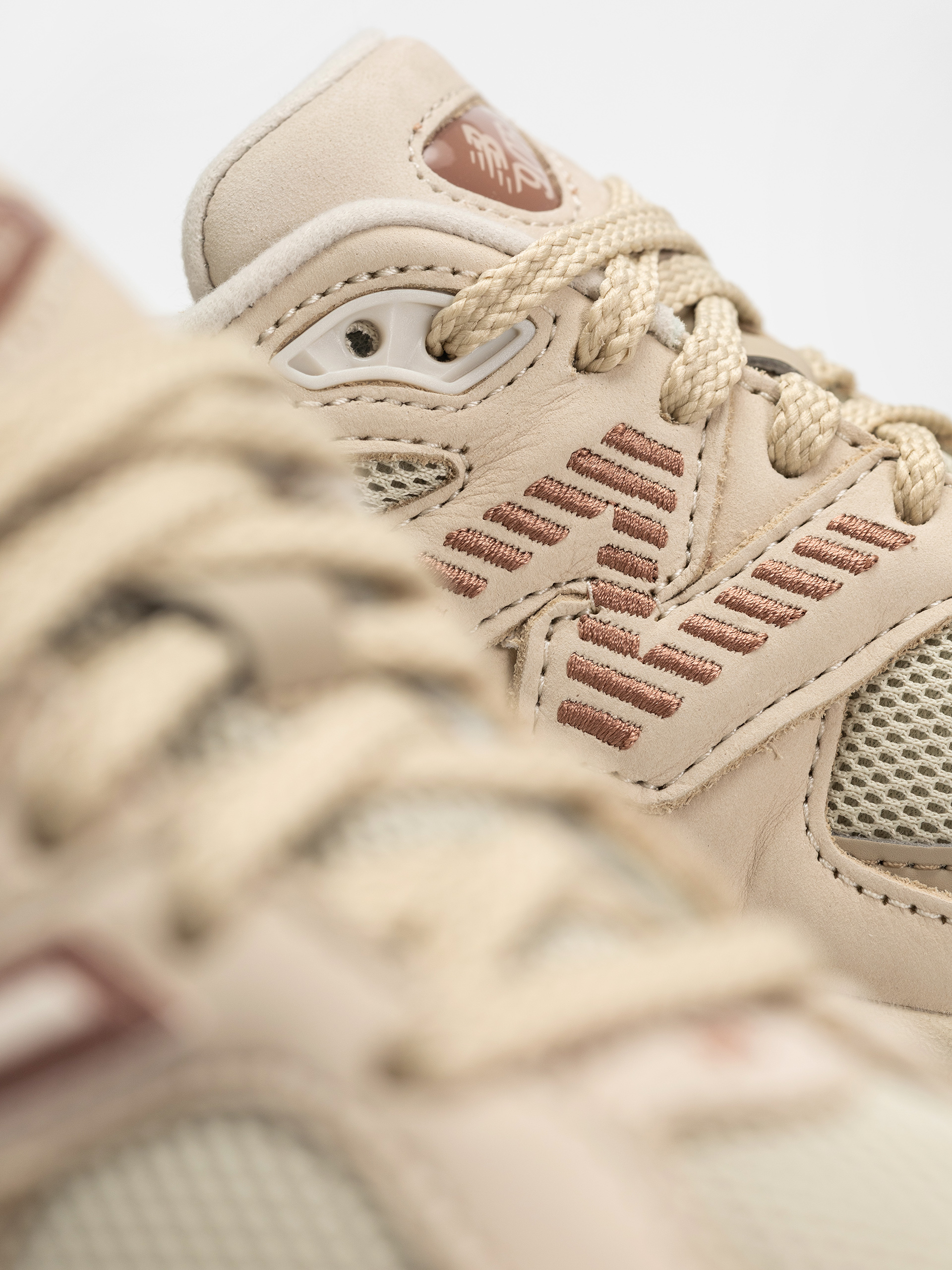 Pantofi New Balance 9060 (bone)