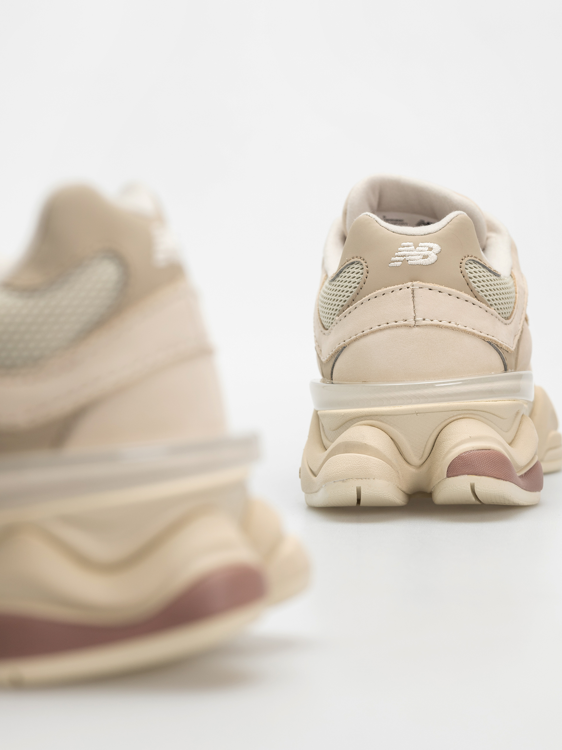 Pantofi New Balance 9060 (bone)