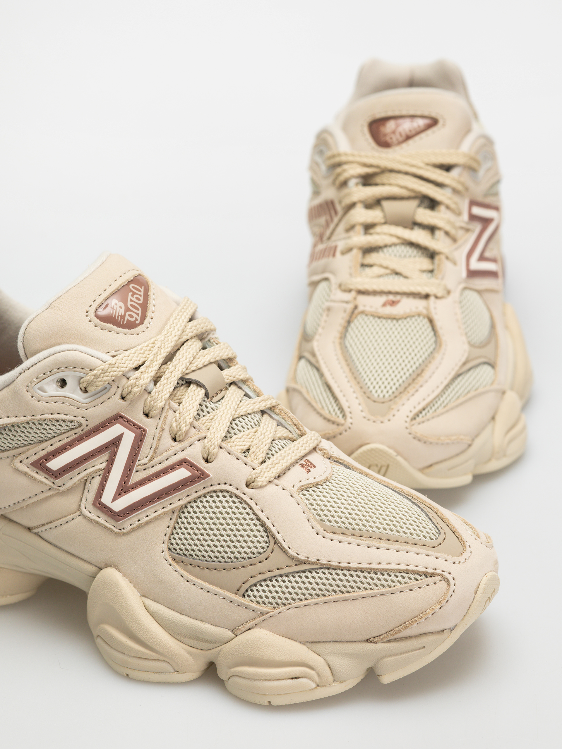 Pantofi New Balance 9060 (bone)