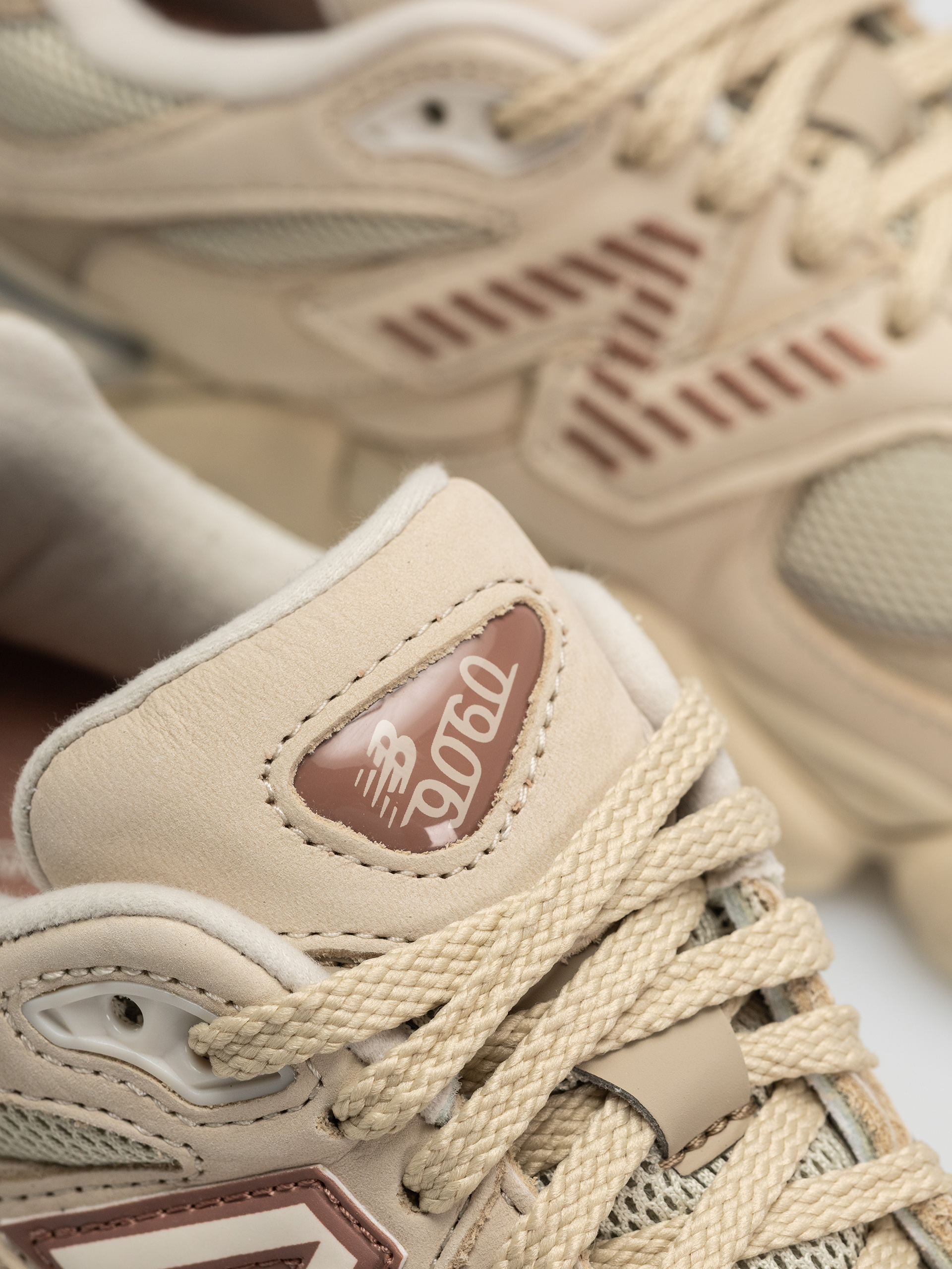 Pantofi New Balance 9060 (bone)