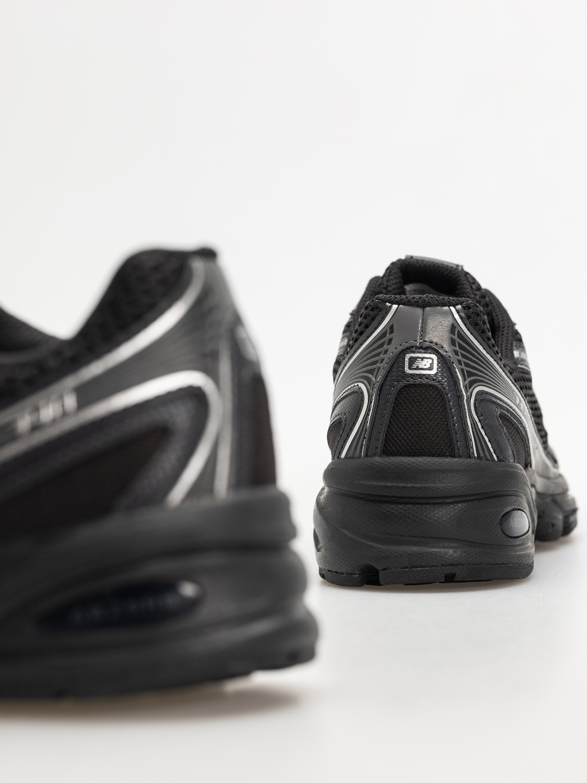 Pantofi New Balance 740 (black)