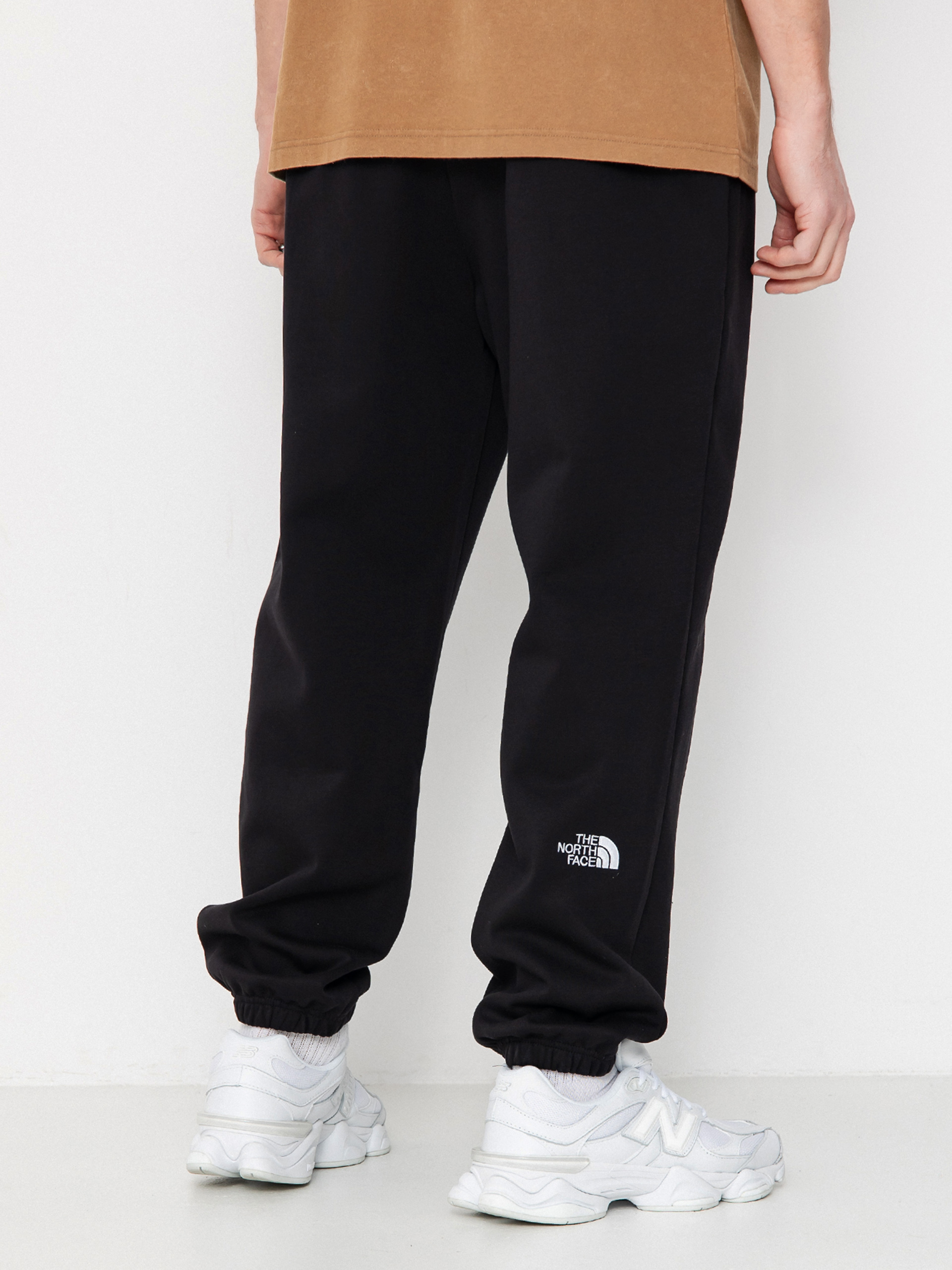 Pantaloni The North Face Essential Relaxed Straight Jogger (tnf black)