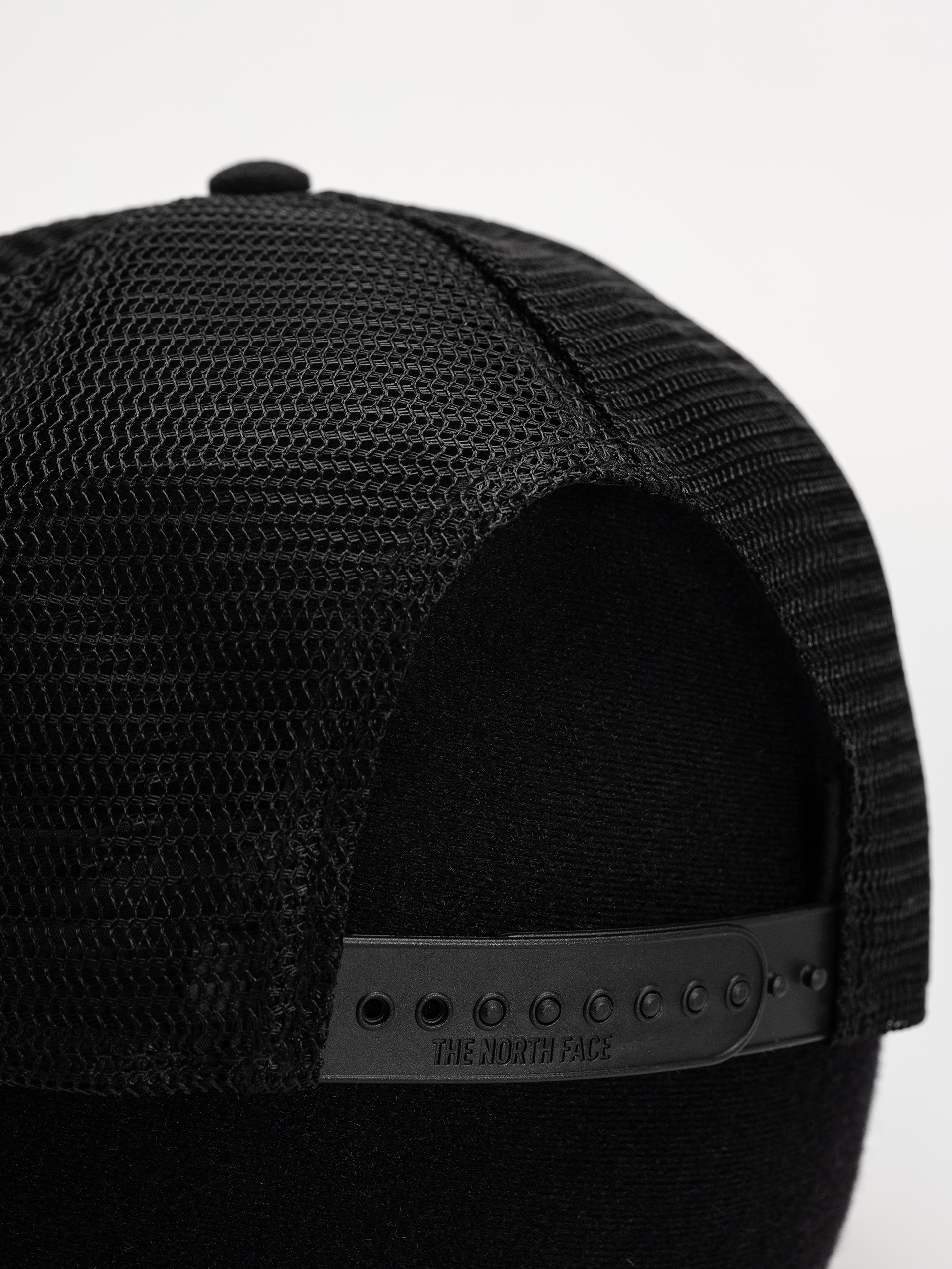 Șapcă The North Face Half Dome Trucker (tnf black/leather patch)