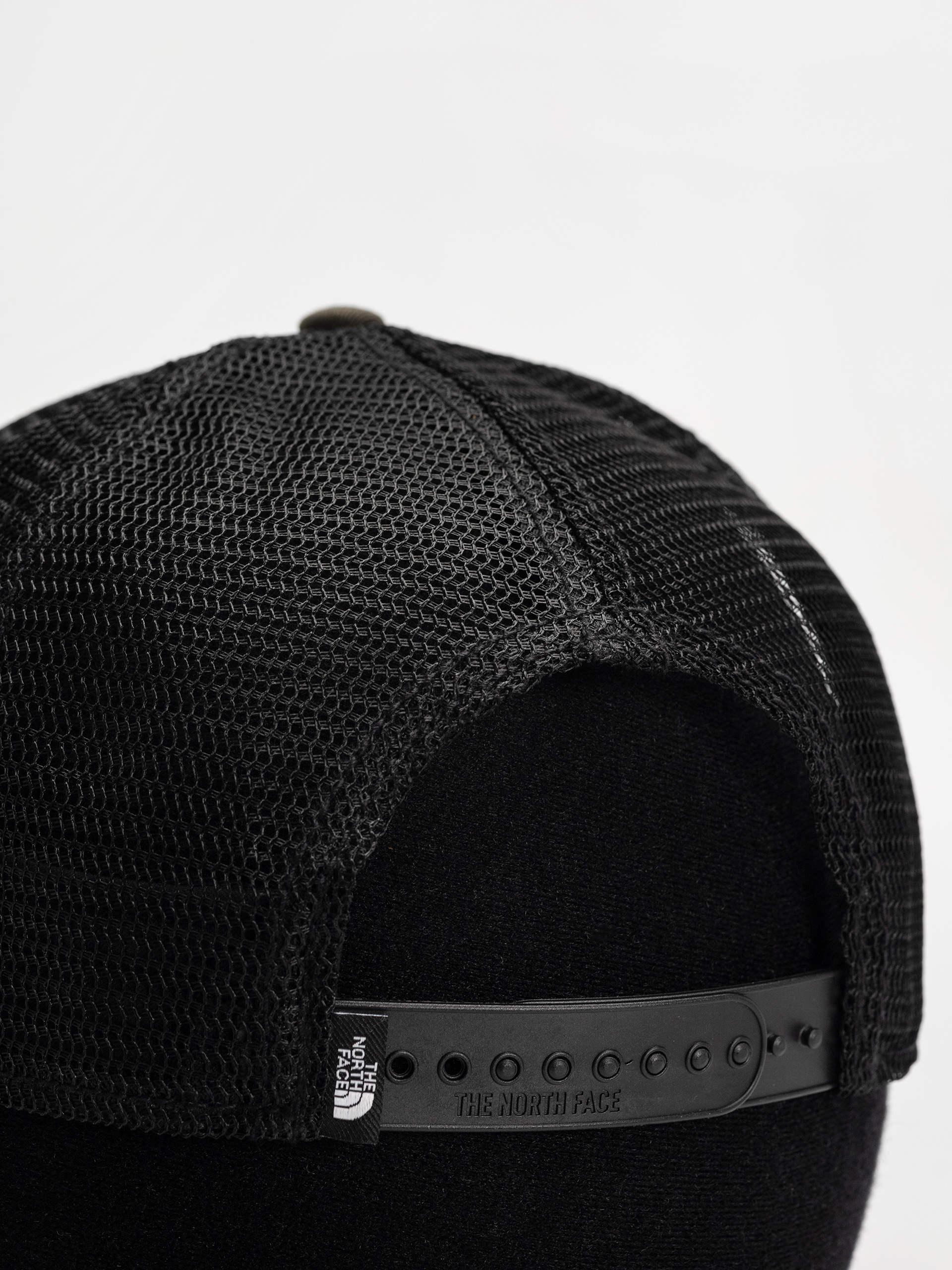 Șapcă The North Face Embroidered Mudder Trucker (new taupe green/bear green)