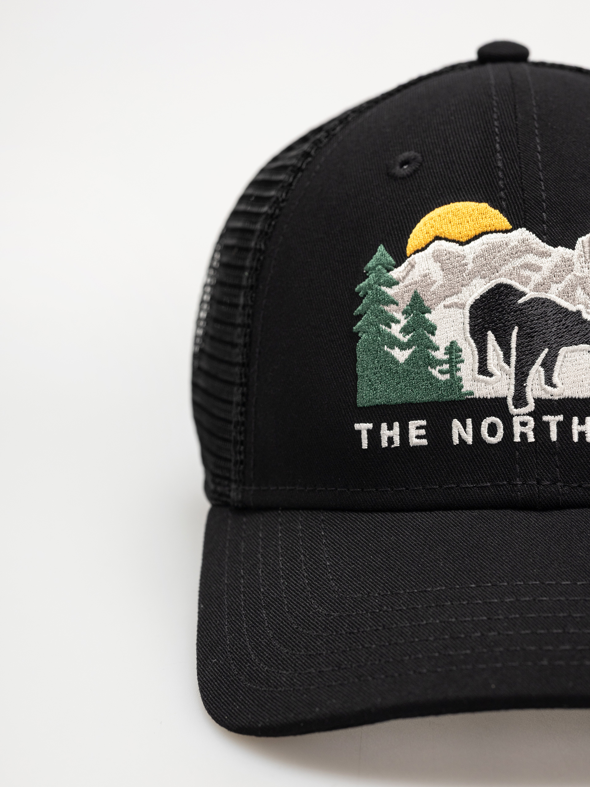 Șapcă The North Face Embroidered Mudder Trucker (tnf black/tnf black/bear green)