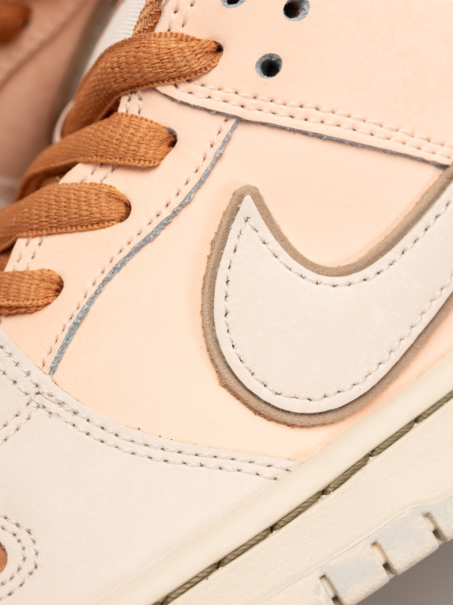 Pantofi Nike SB Dunk Low Pro Prm (amber brown/guava ice crimson tint hemp)