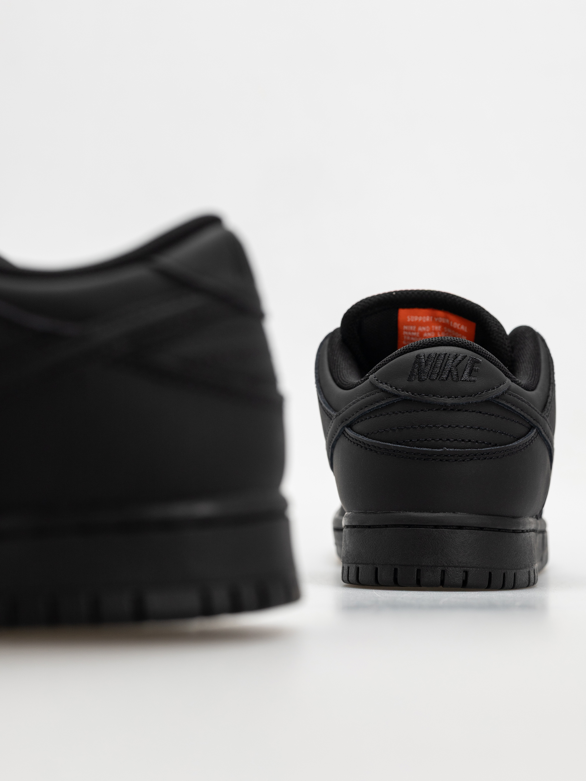 Pantofi Nike SB Dunk Low Pro (black/black black black)