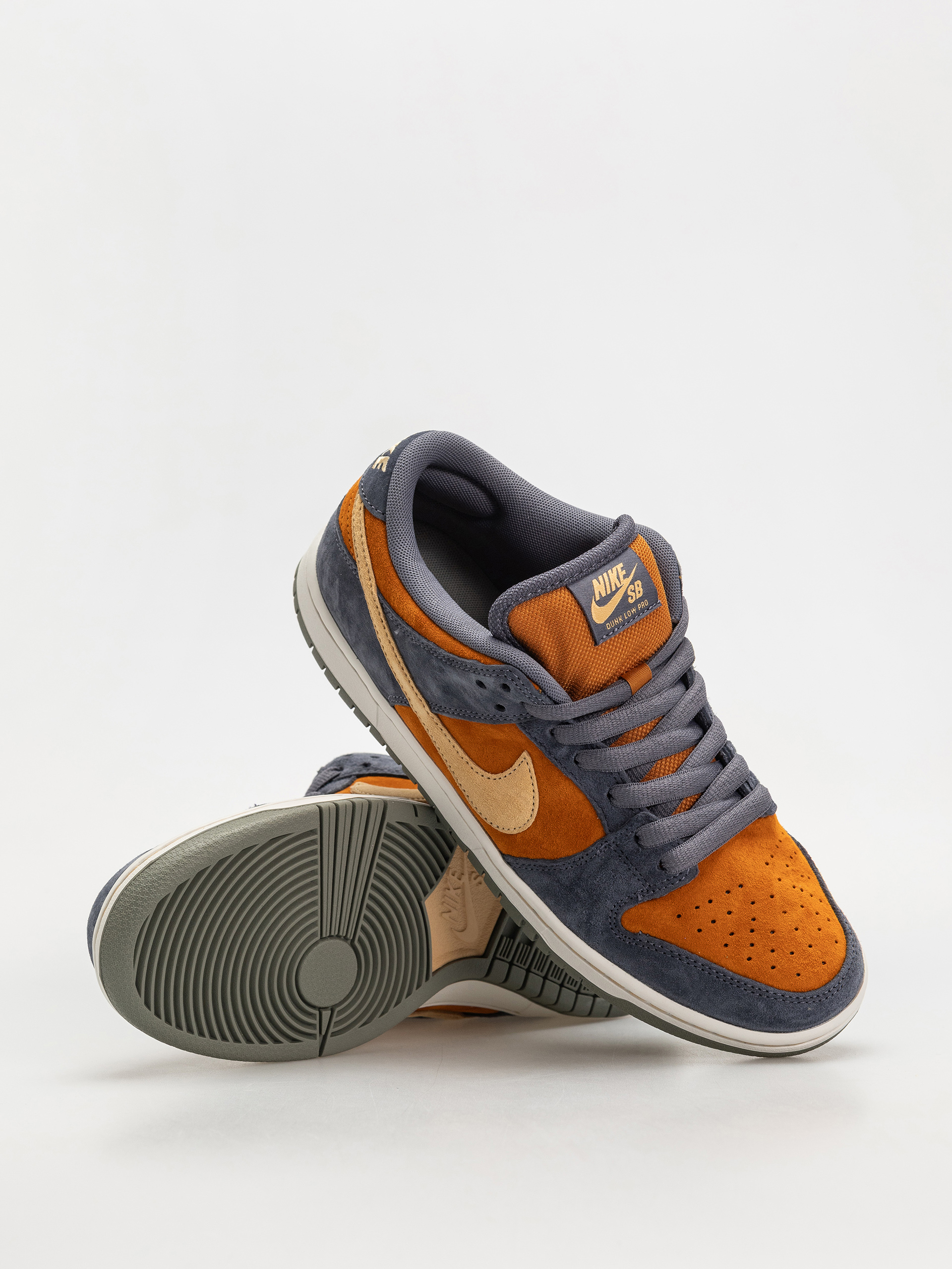 Pantofi Nike SB Dunk Low Pro (light carbon/sesame monarch summit white)