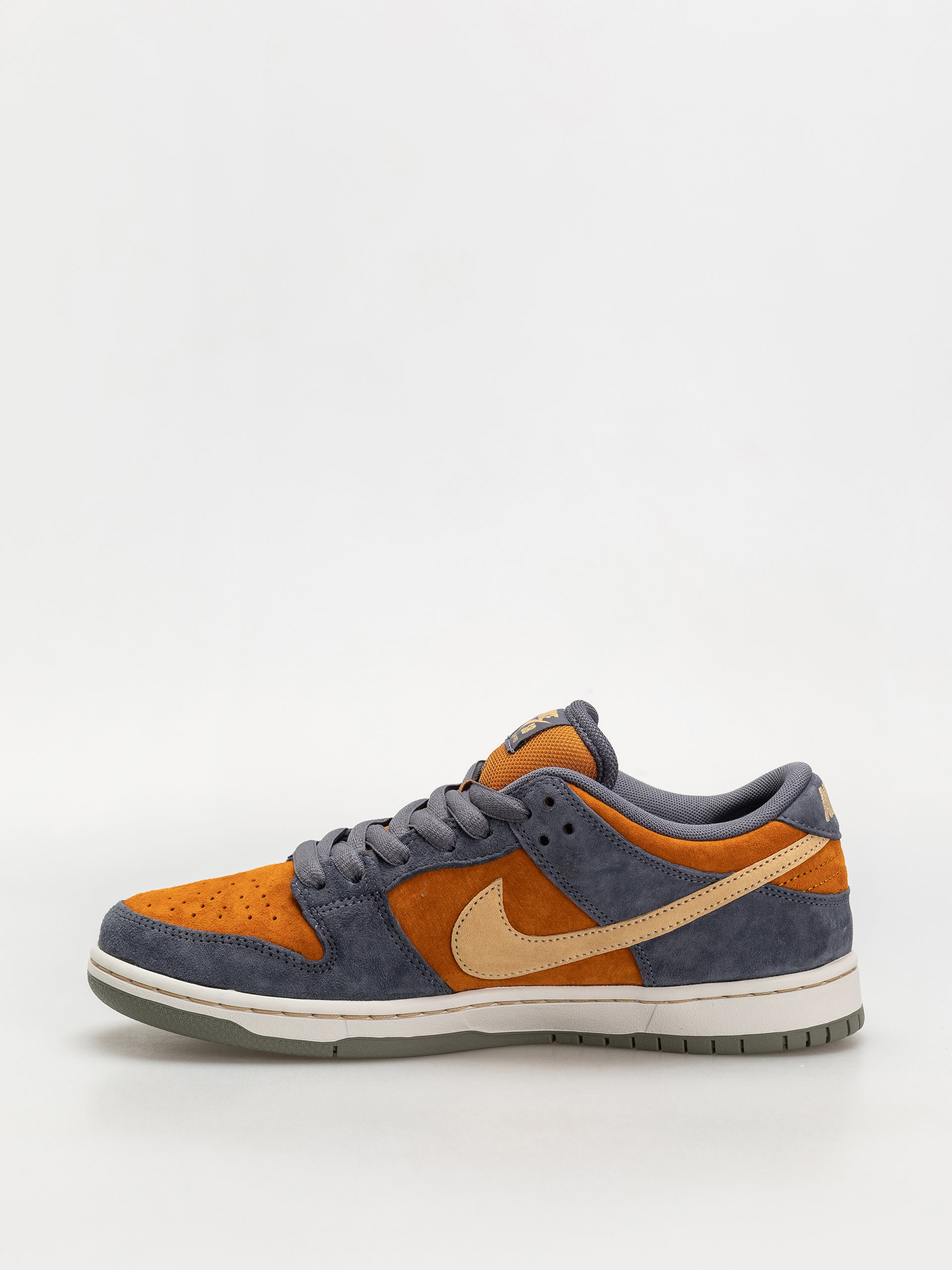 Pantofi Nike SB Dunk Low Pro (light carbon/sesame monarch summit white)