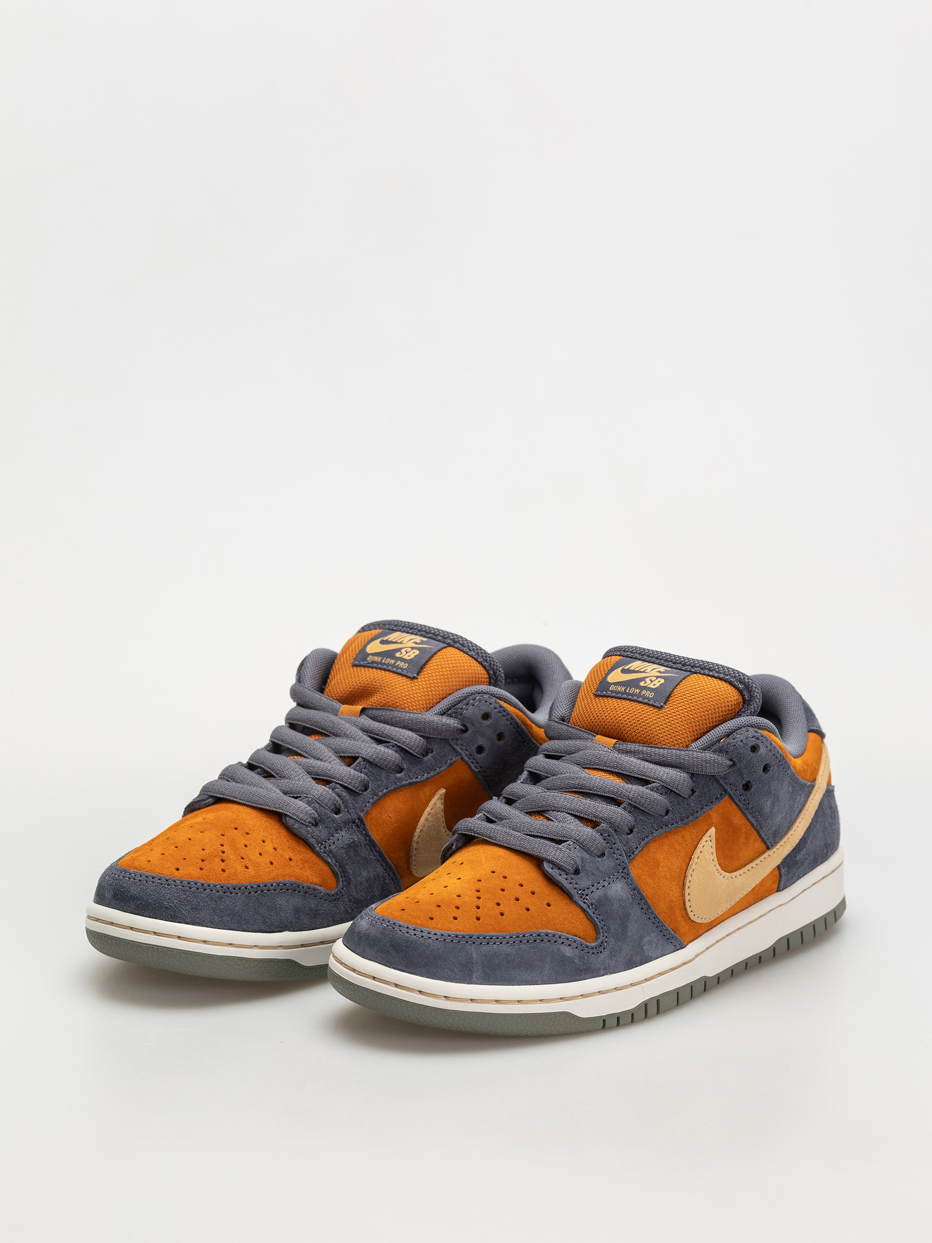 Pantofi Nike SB Dunk Low Pro (light carbon/sesame monarch summit white)