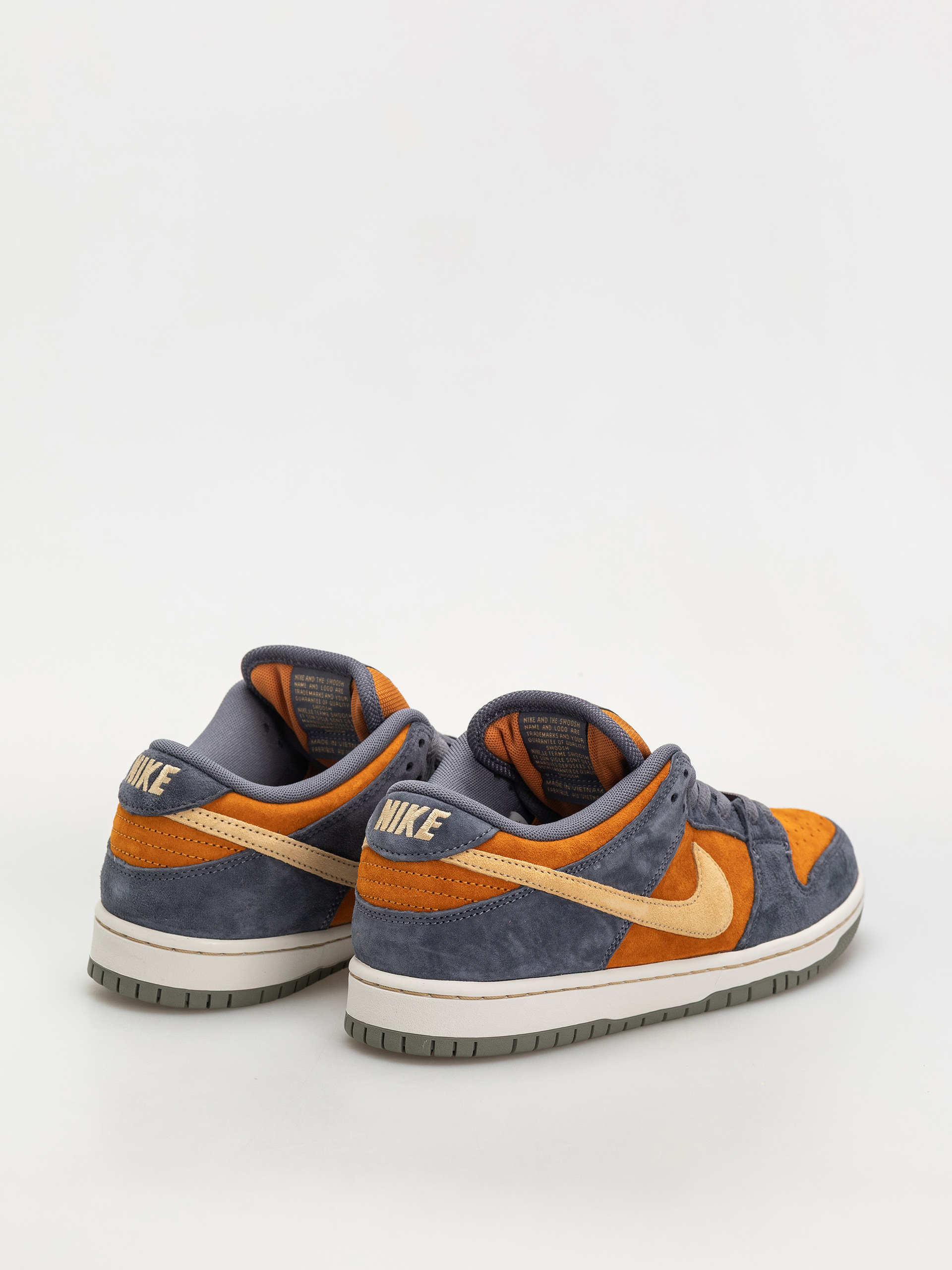 Pantofi Nike SB Dunk Low Pro (light carbon/sesame monarch summit white)