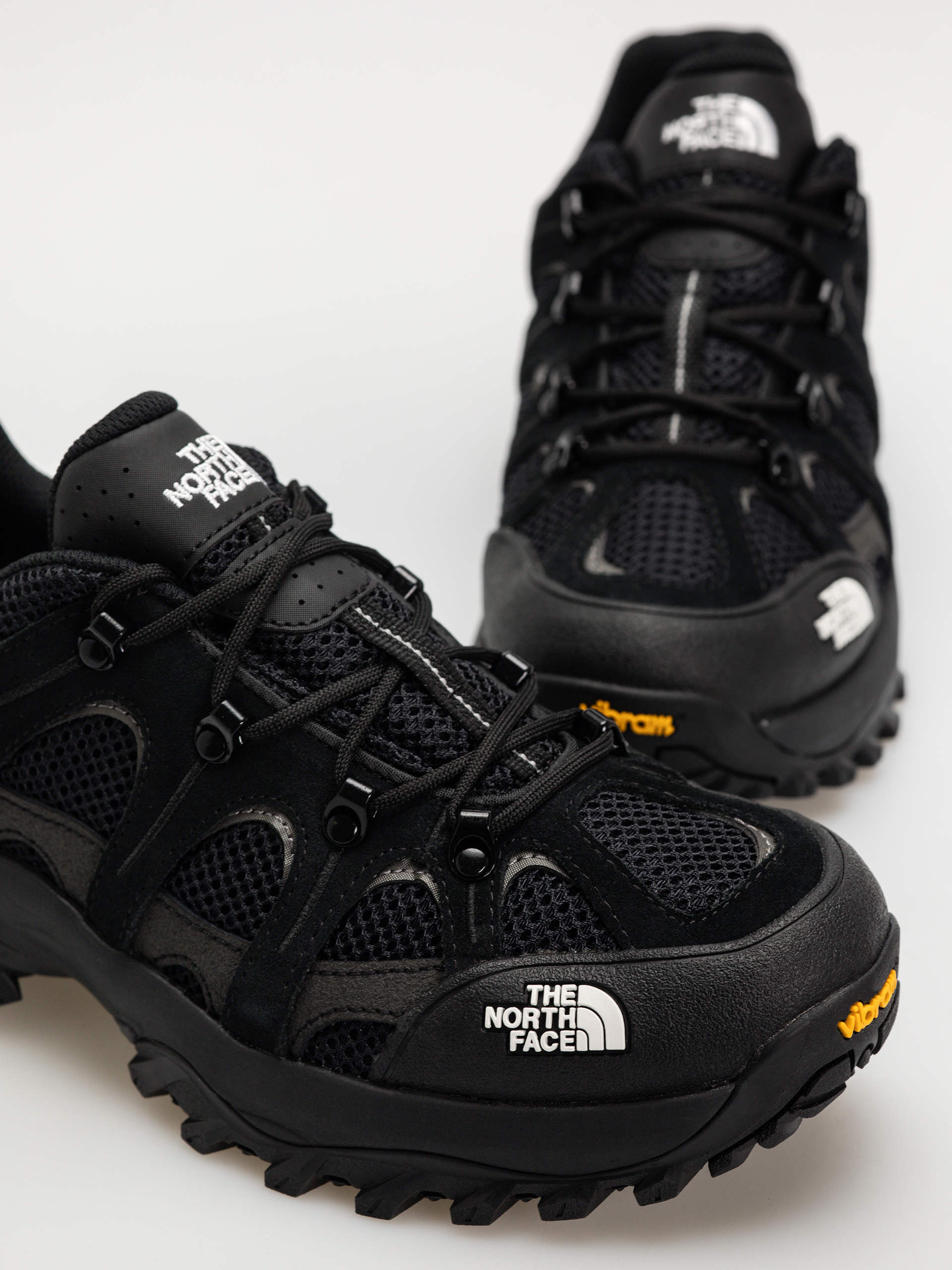 Pantofi The North Face Hedgehog 06 Rvst (tnf black/tnf white)