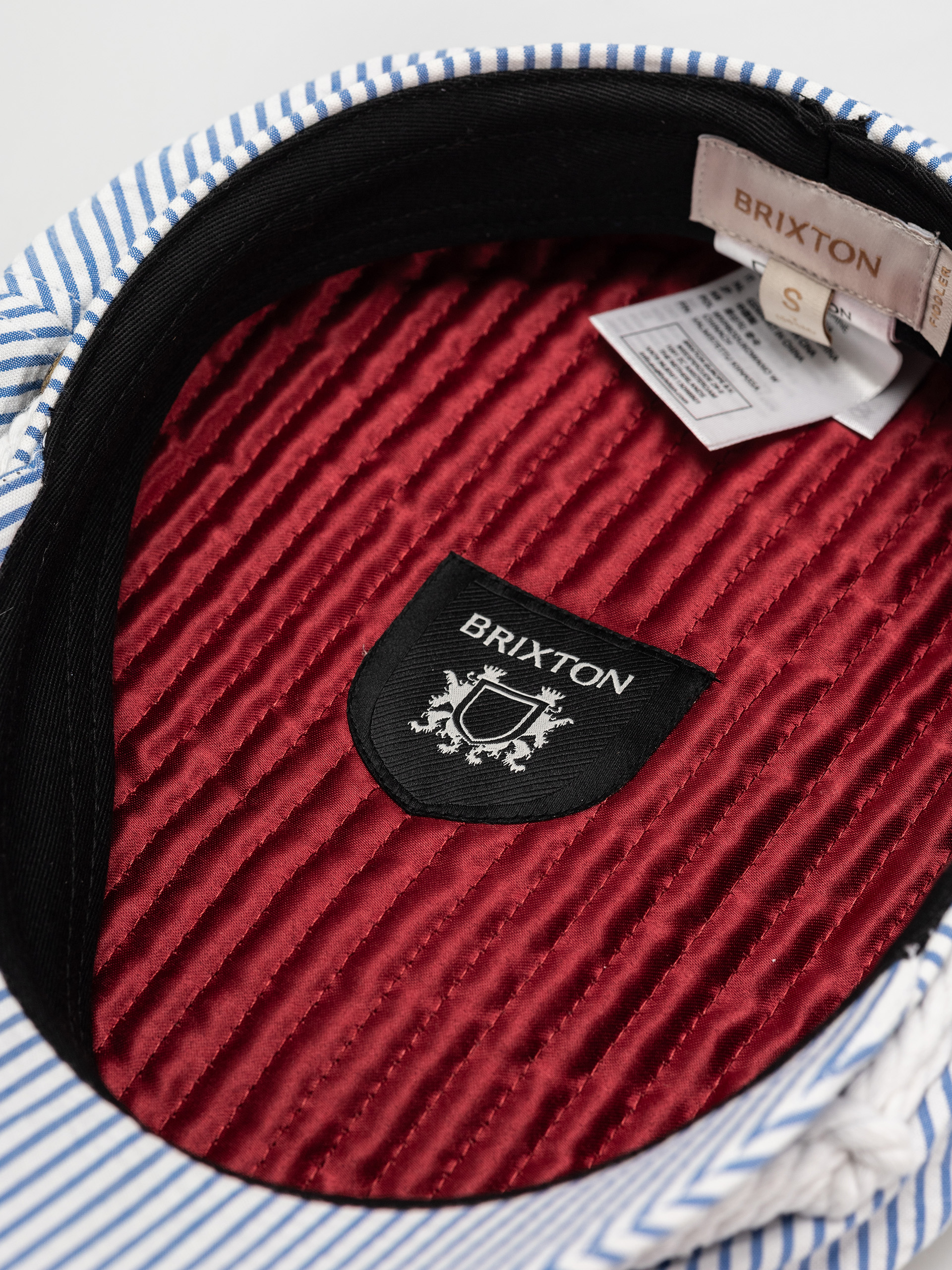 Pălărie cu cozoroc Brixton Fiddler Cap (off white/blue seersucker)