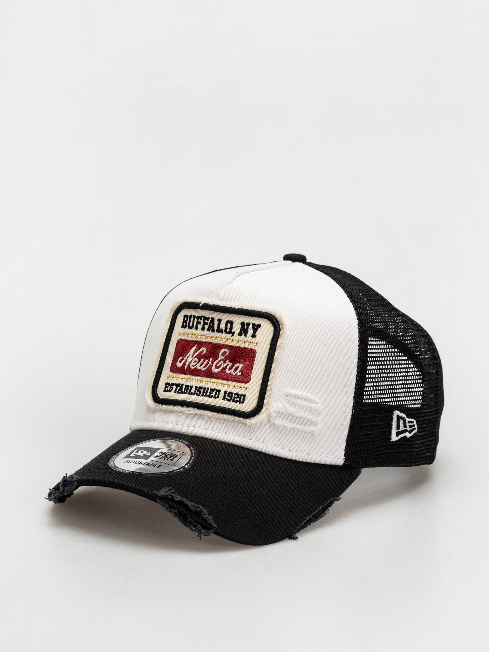 Șapcă New Era Patch Distress Trucker (white)