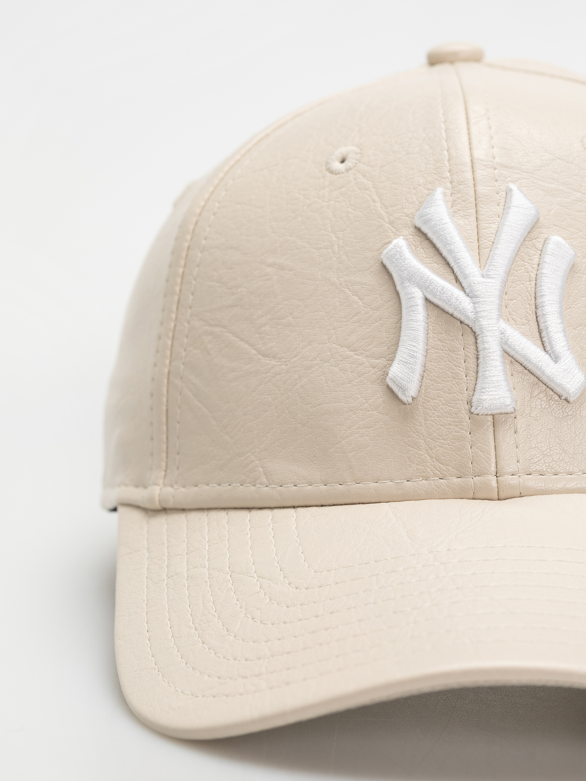 Șapcă New Era Crinkled Pu 9Forty New York Yankees Wmn (light beige)