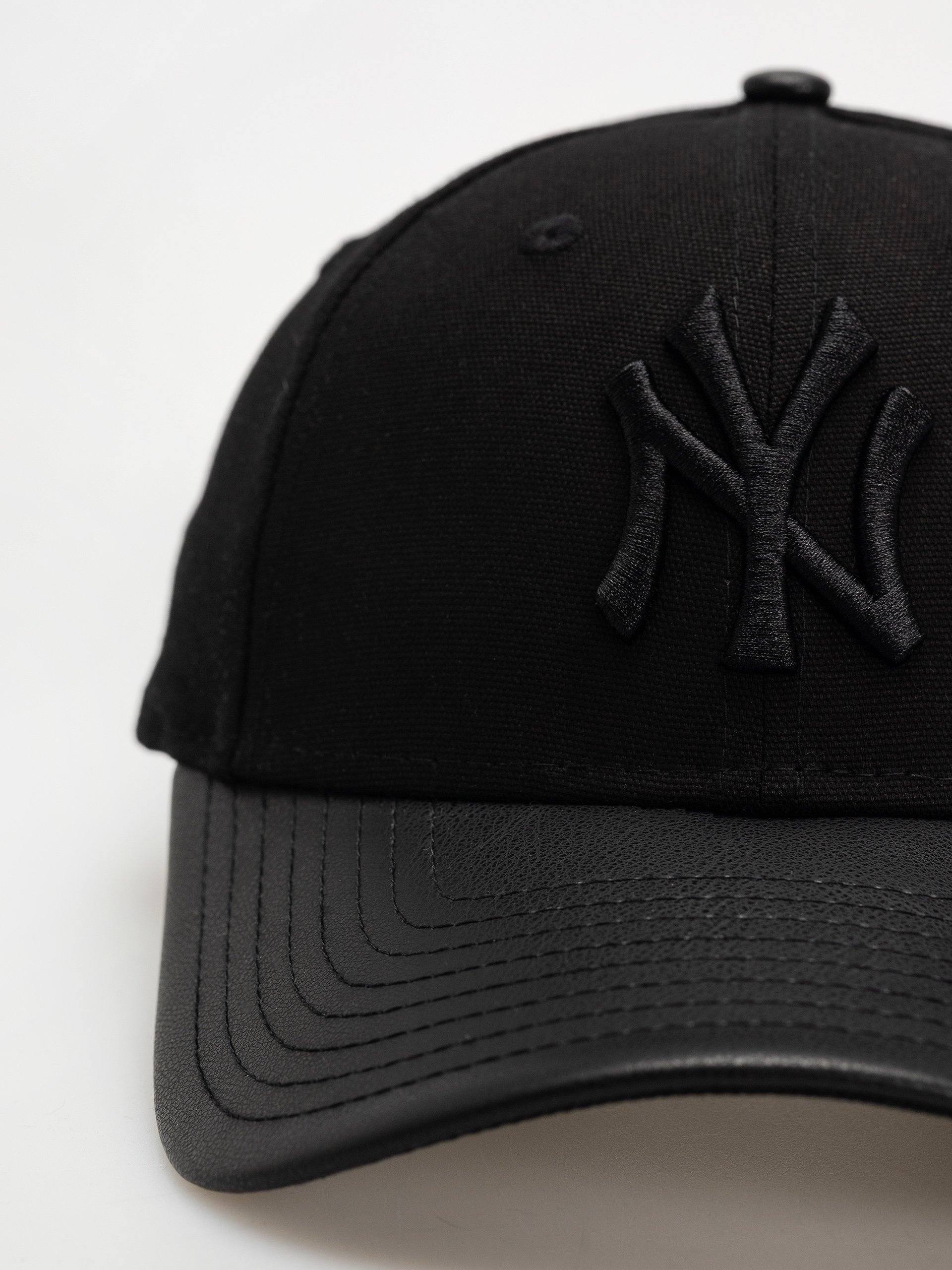 Șapcă New Era Pu Visor 9Forty New York Yankees Wmn (black)
