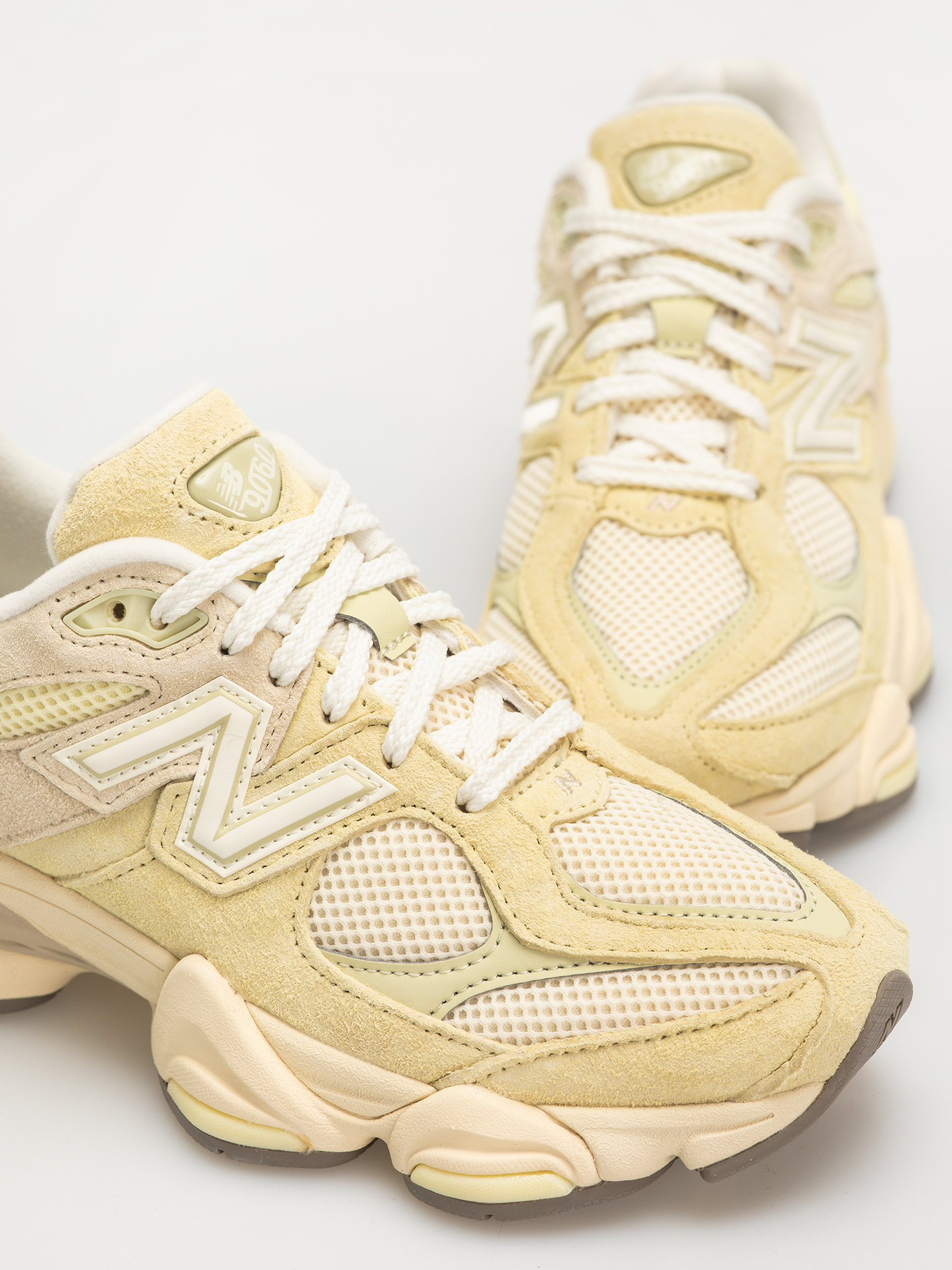 Pantofi New Balance 9060 - galben (parchment)