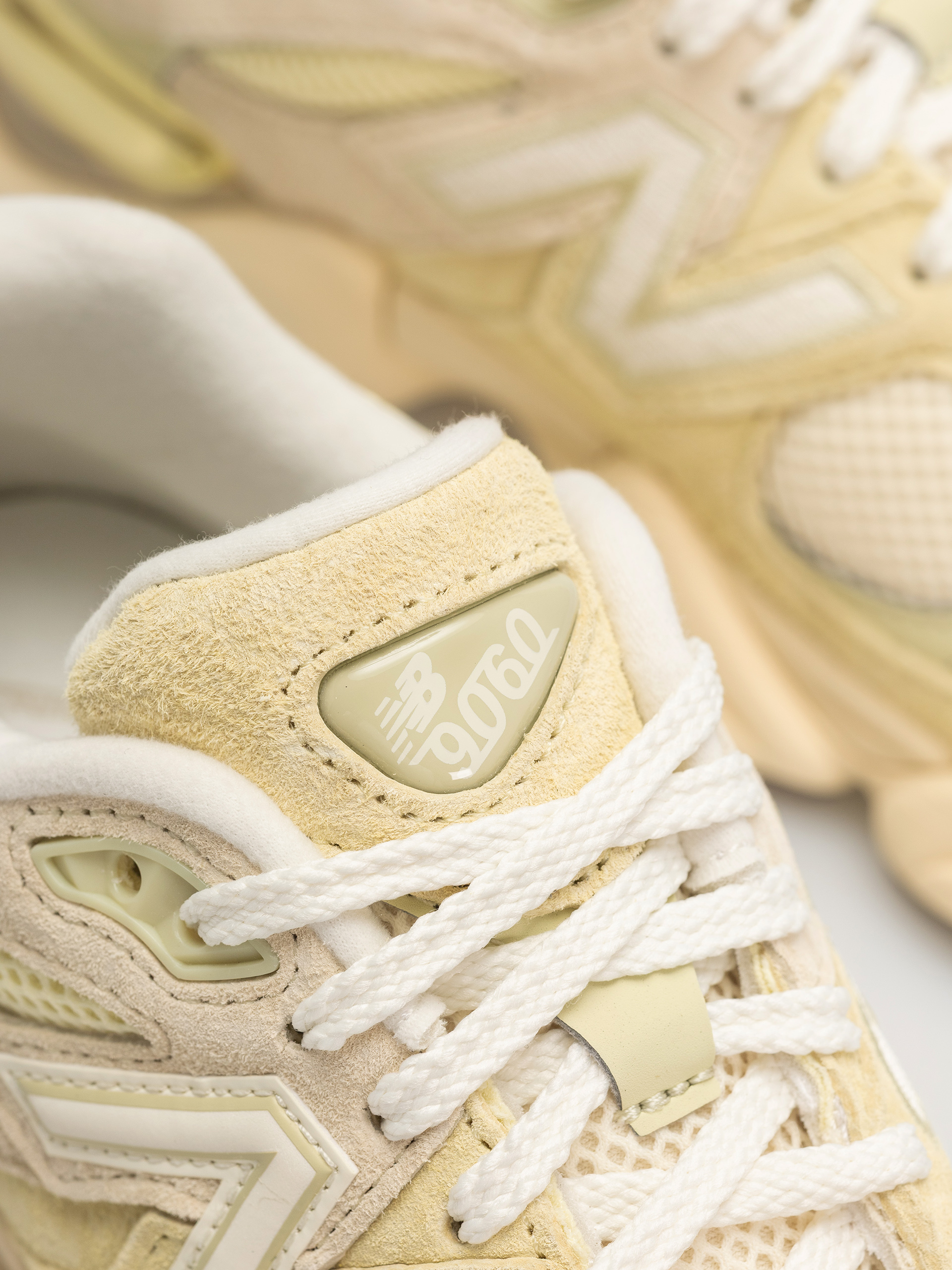 Pantofi New Balance 9060 (parchment)