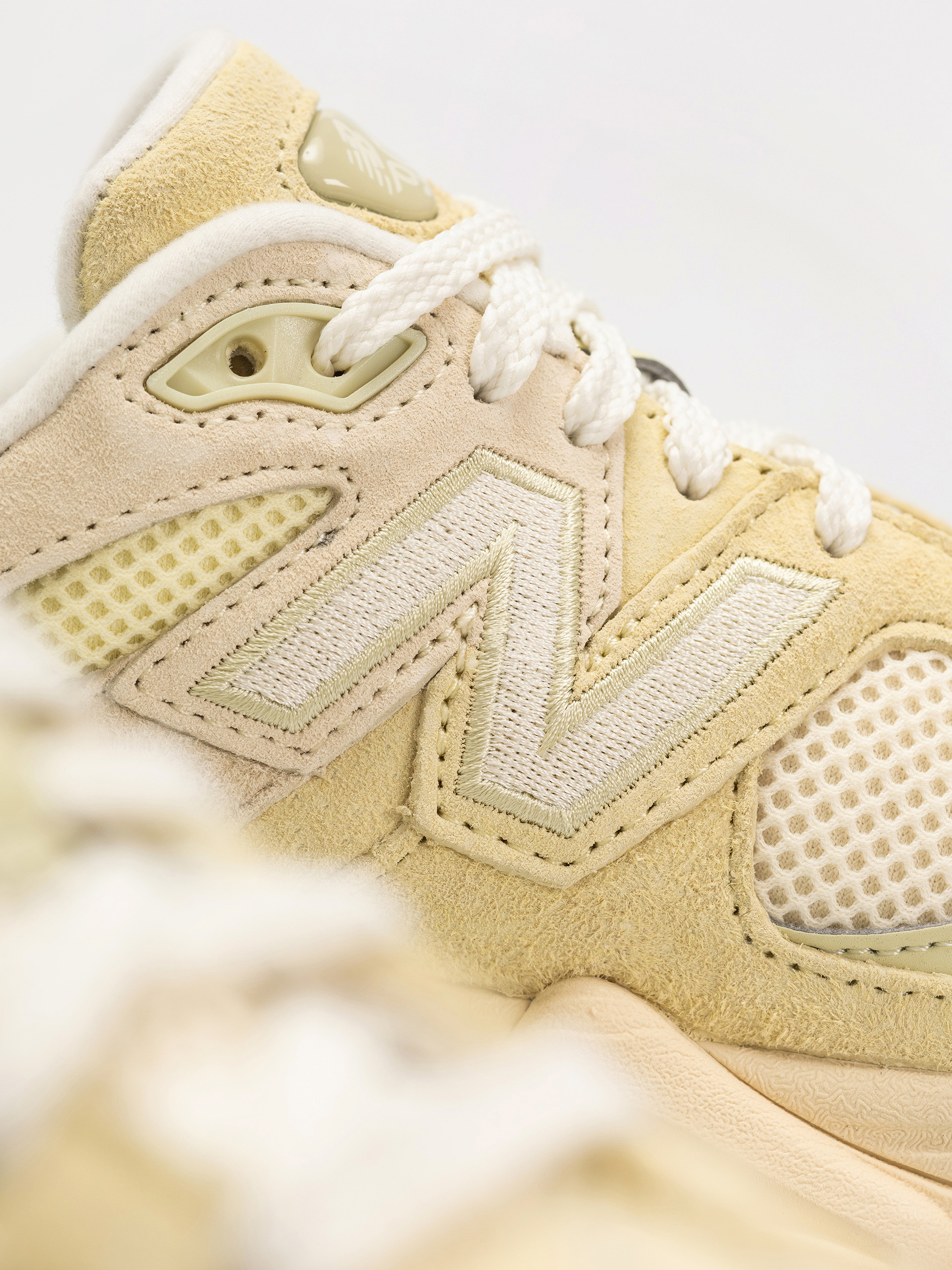 Pantofi New Balance 9060 (parchment)