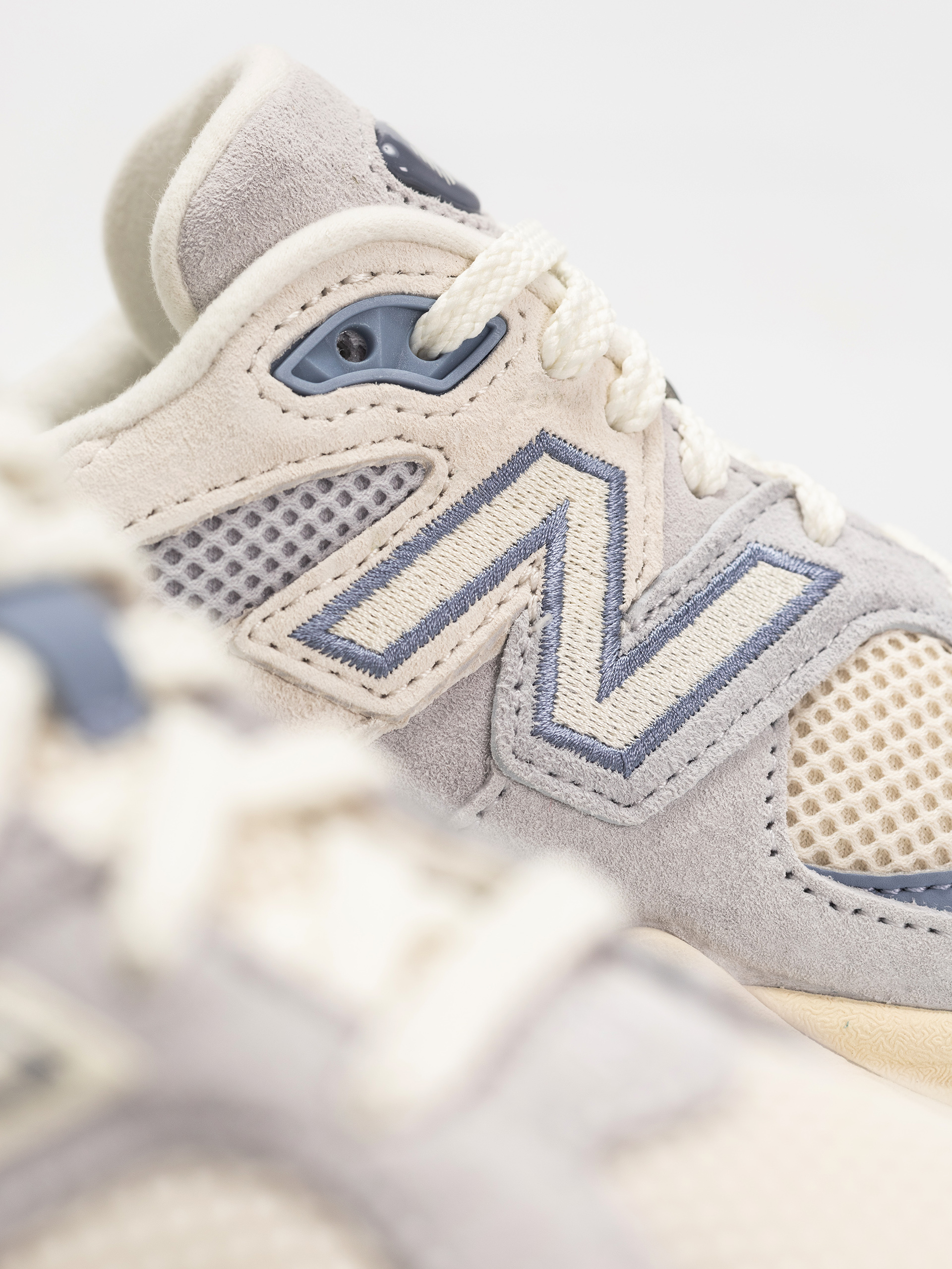 Pantofi New Balance 9060 (pearl grey)