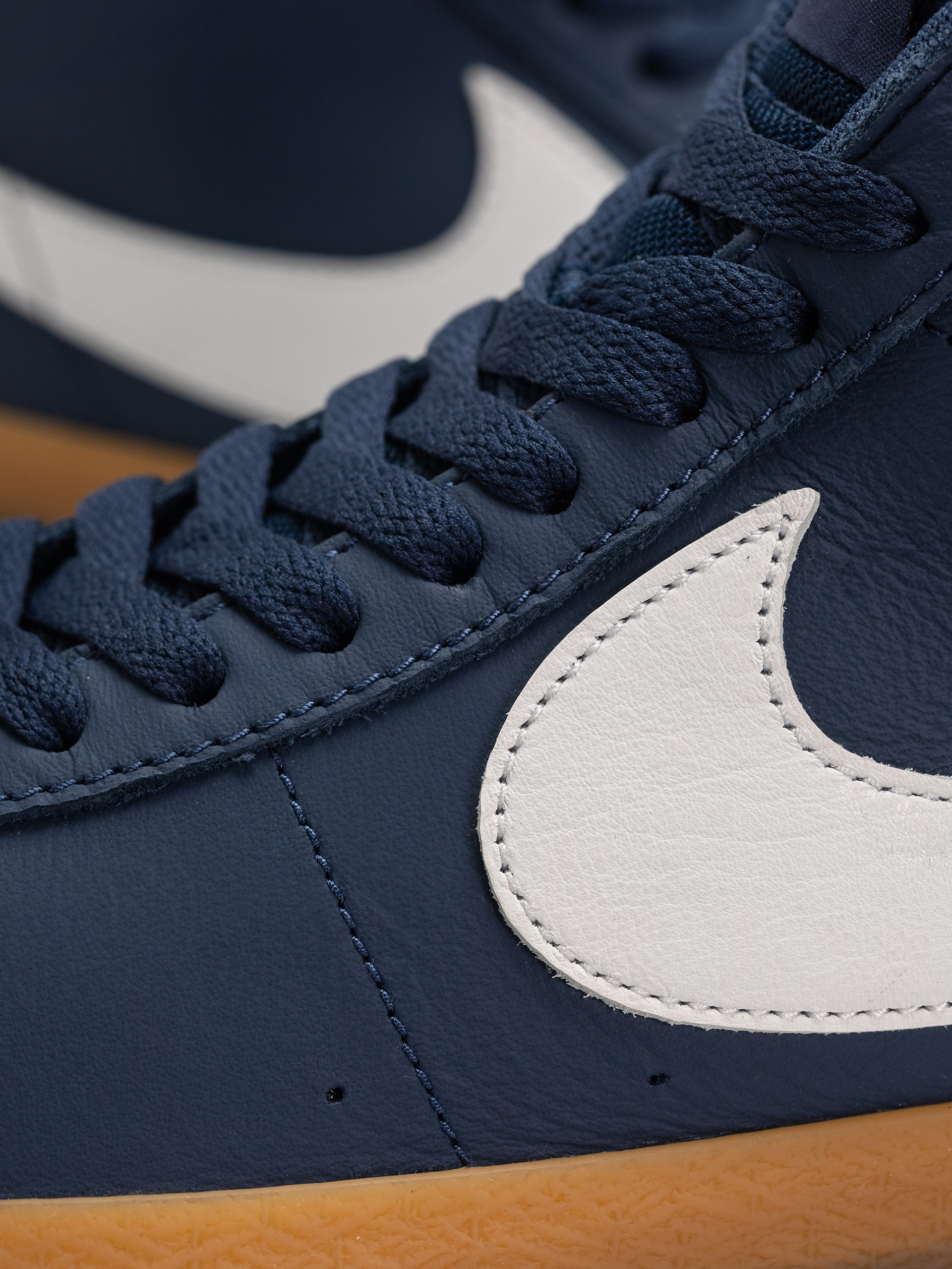 Pantofi Nike SB Zoom Blazer Mid Iso (navy/white navy gum light brown)