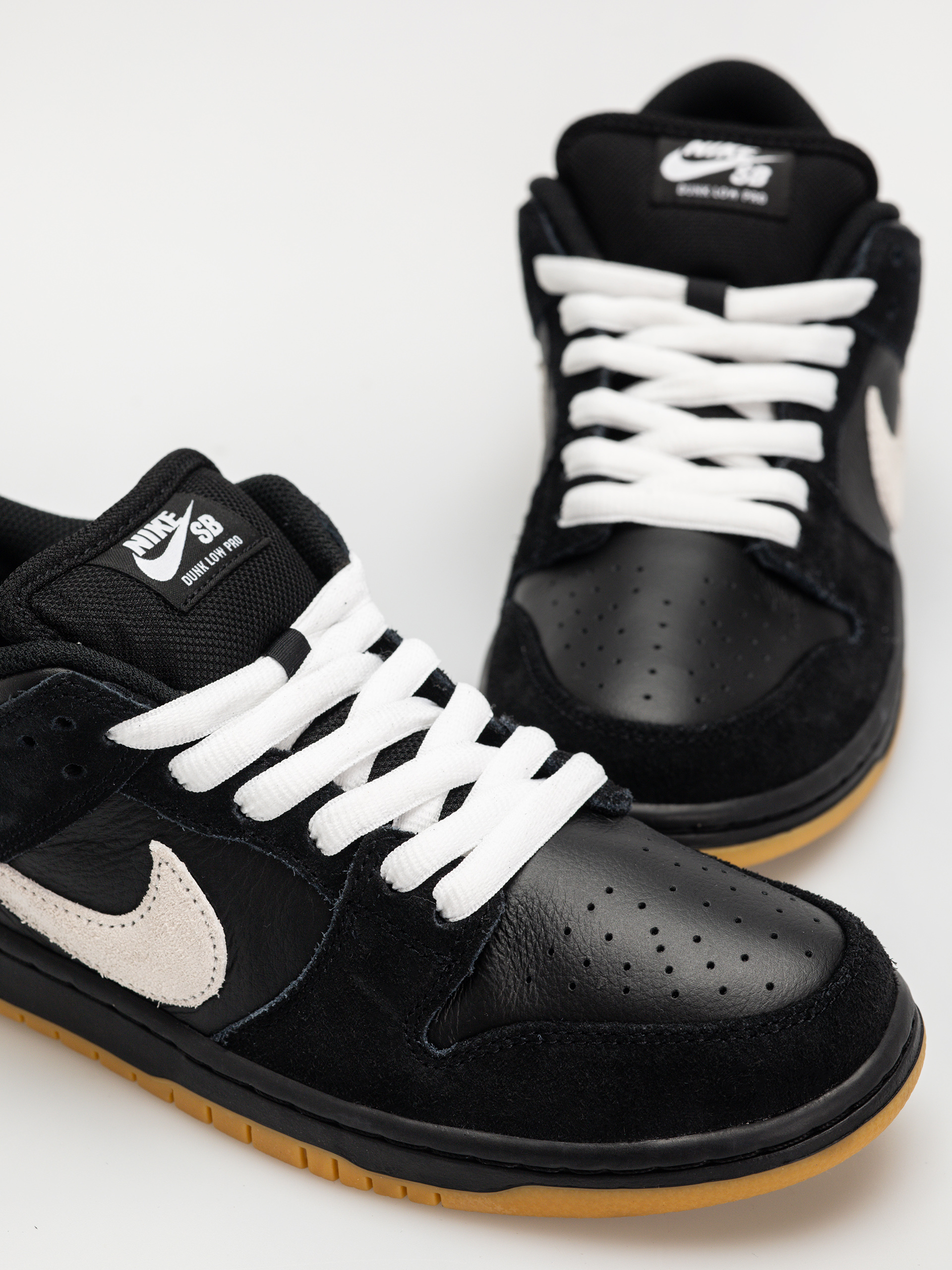 Pantofi Nike SB Dunk Low Pro (black/white black gum light brown)