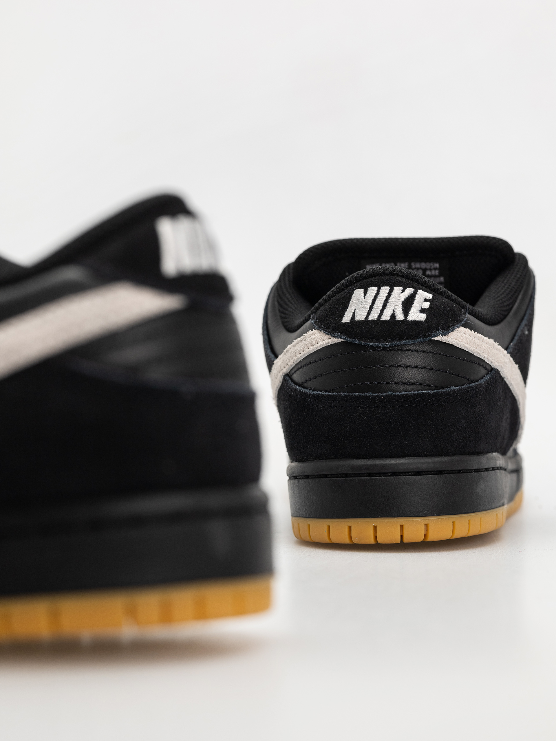 Pantofi Nike SB Dunk Low Pro (black/white black gum light brown)