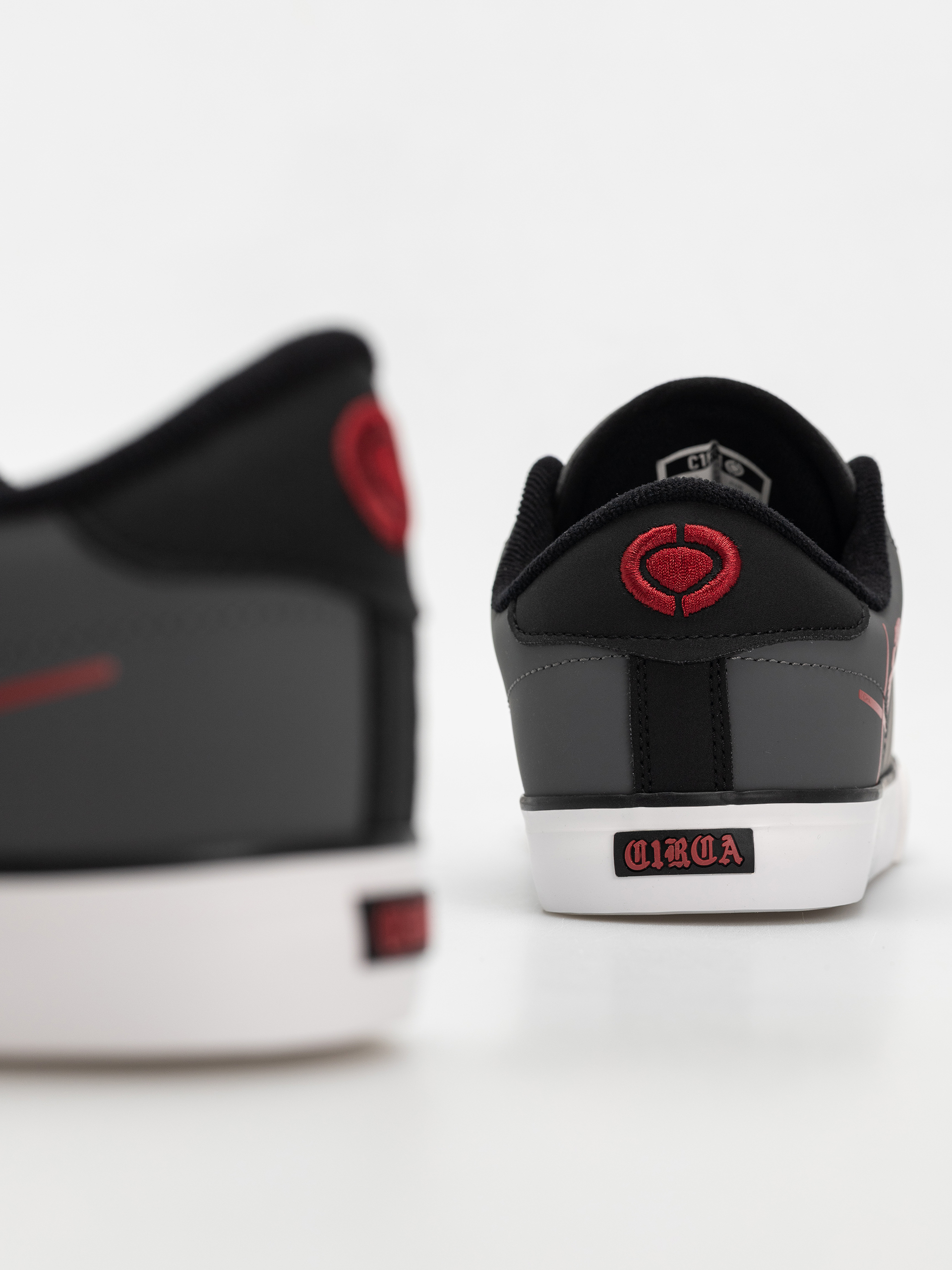 Pantofi Circa Buckler Sk (asphalt/caviar/red)