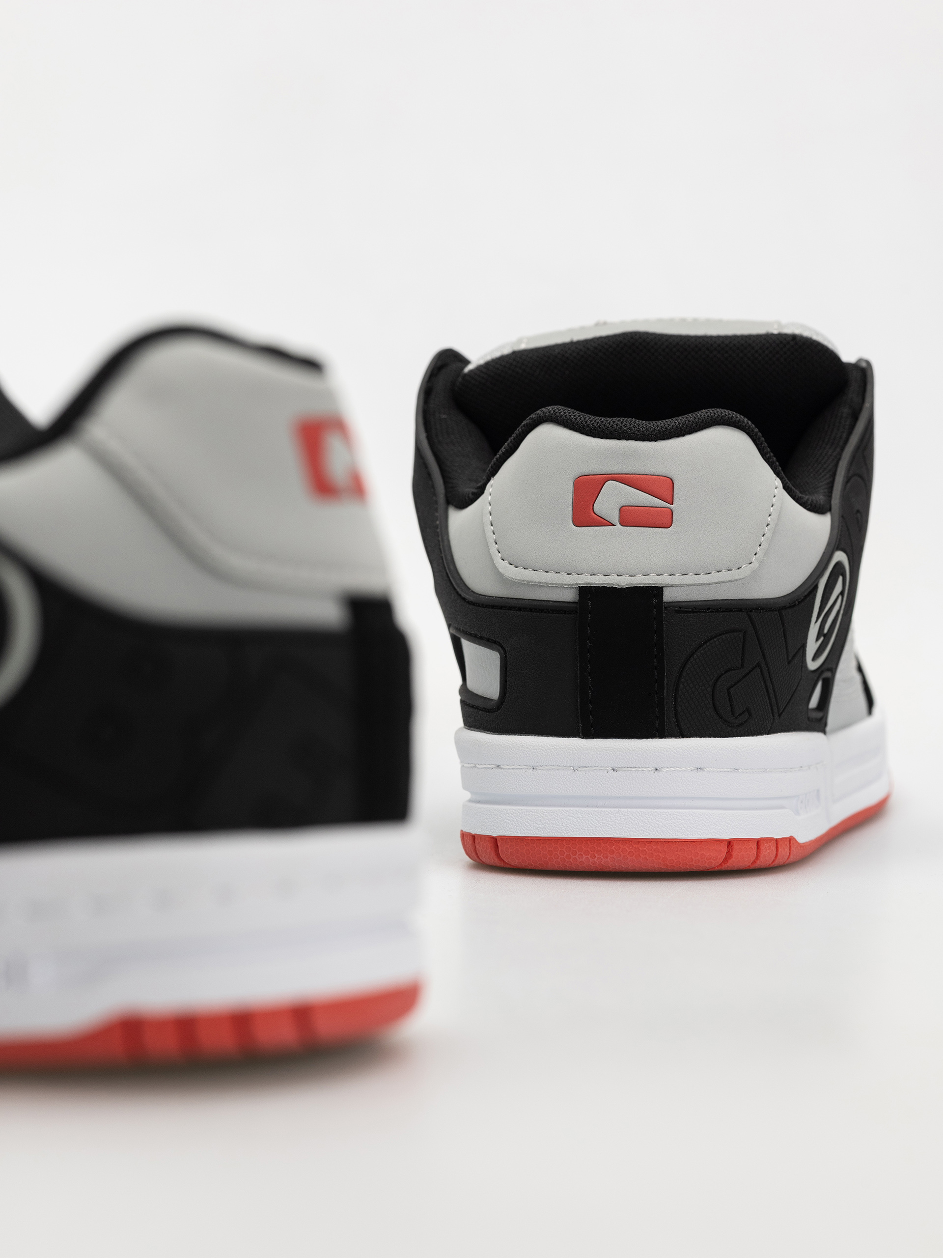 Pantofi Globe Tilt (steel/black)