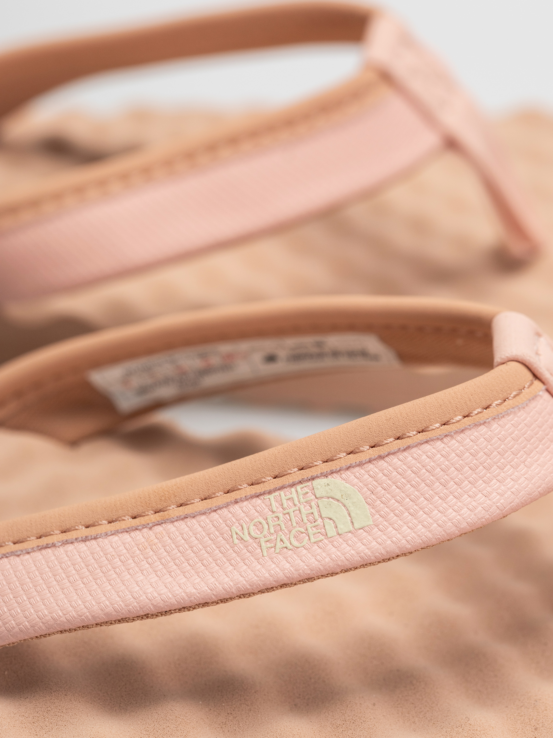 papuci de plajă The North Face Base Camp Mini II Wmn (cafecreme/evening sand pink)