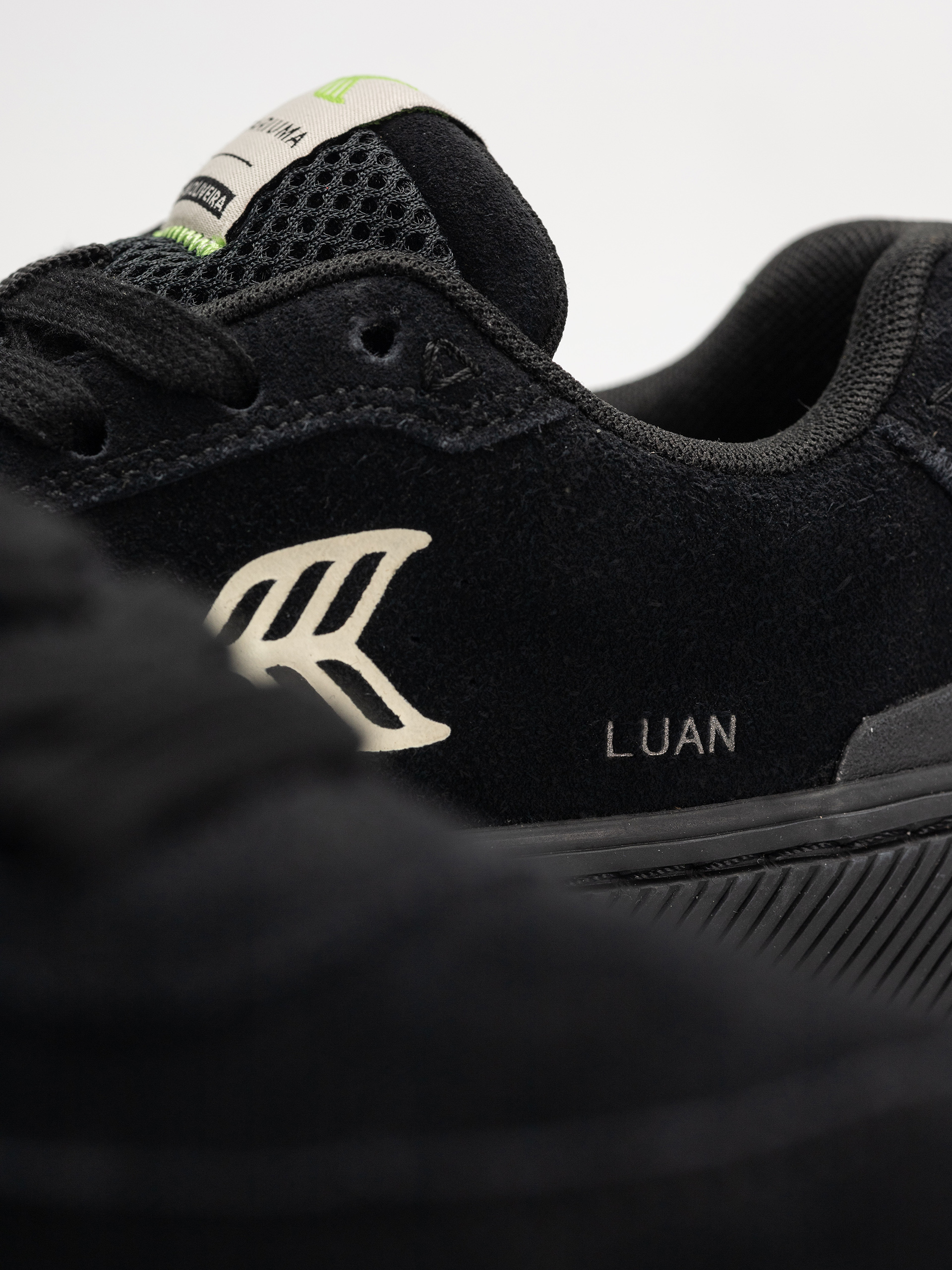 Pantofi Cariuma Luan Pro Wmn (all black suede ivory logo)