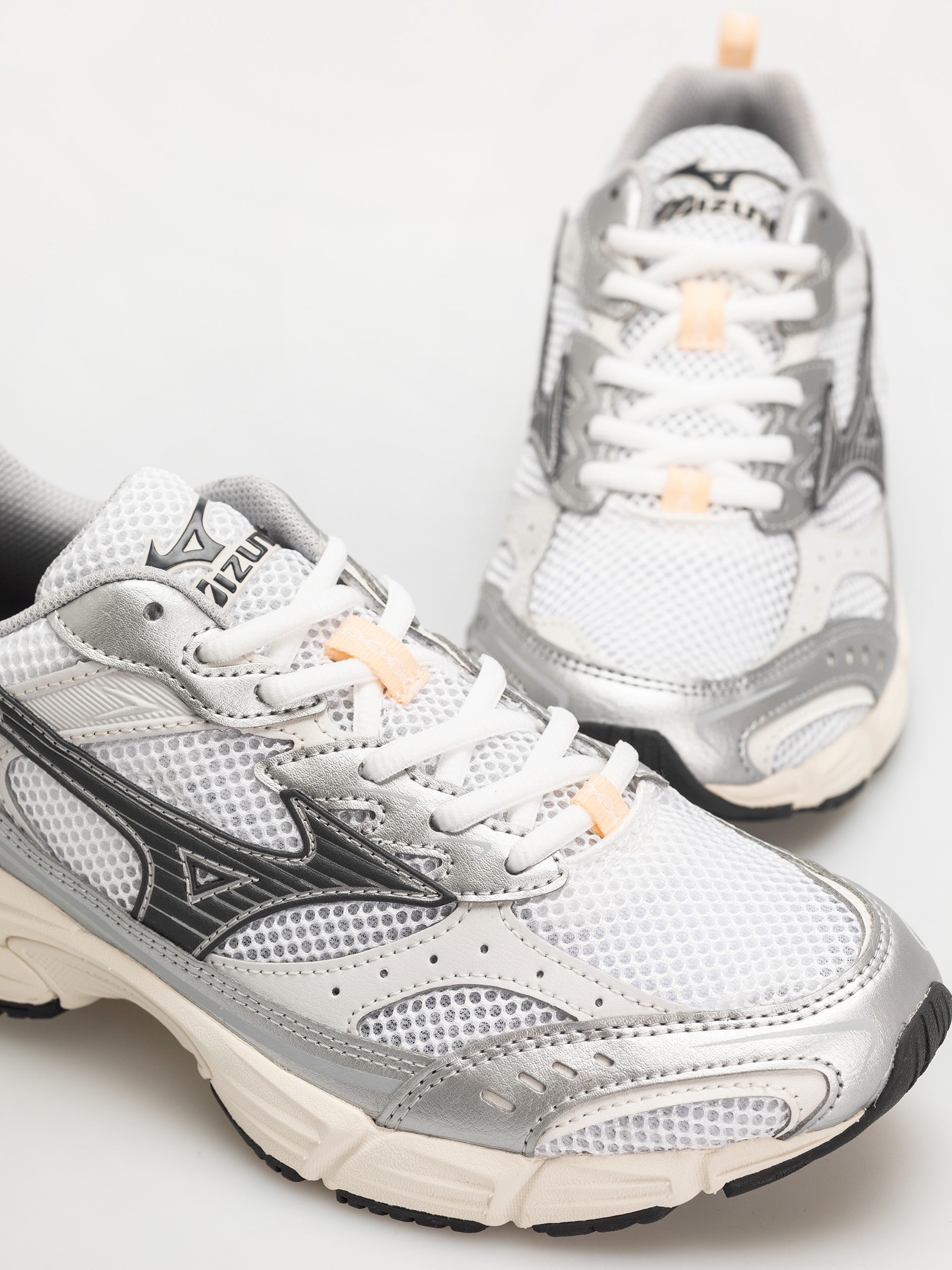 Pantofi Mizuno MXR (white/iron gate/peach puree)