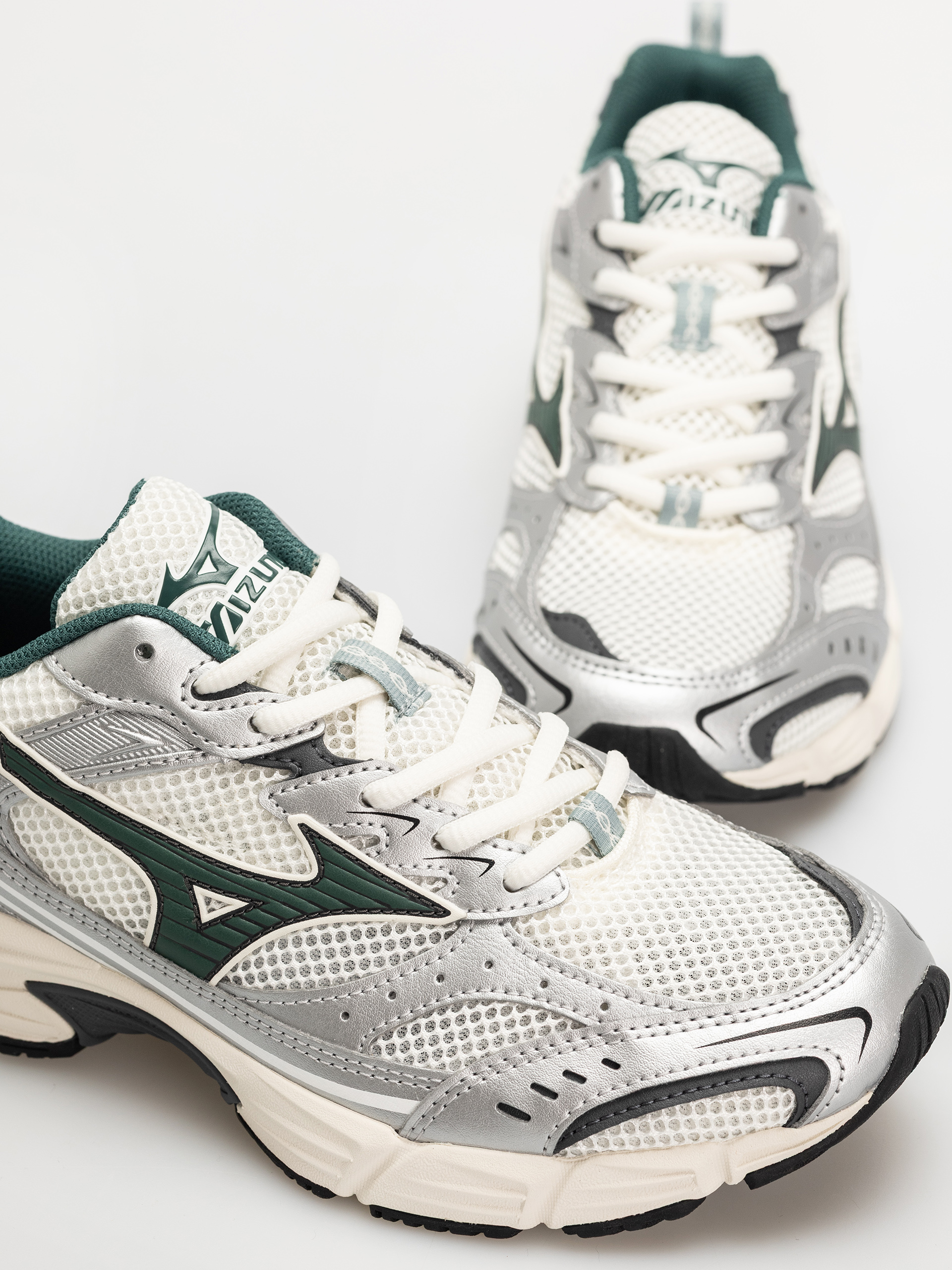 Pantofi Mizuno MXR (snow white/bistro green/silver)