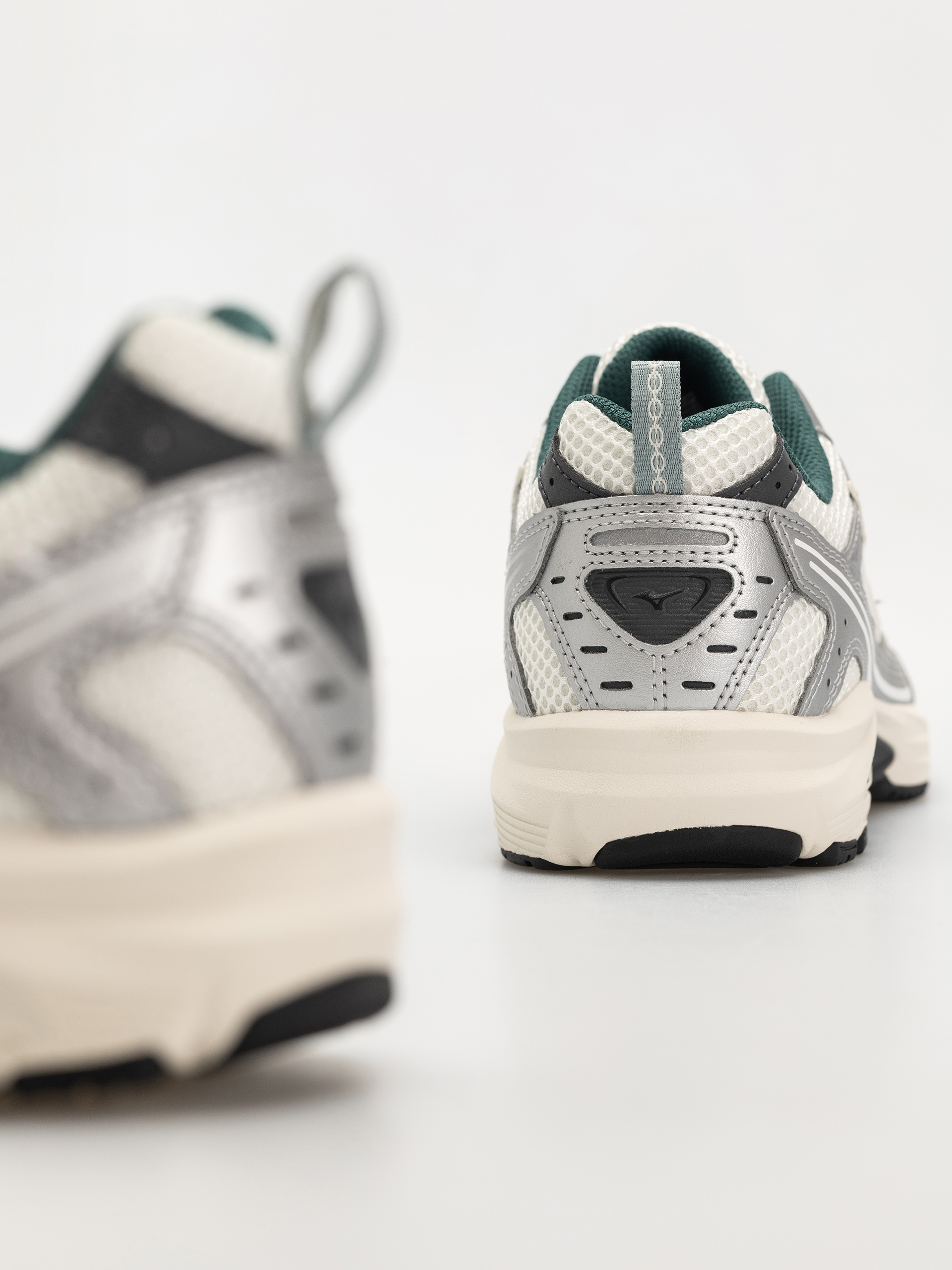 Pantofi Mizuno MXR (snow white/bistro green/silver)