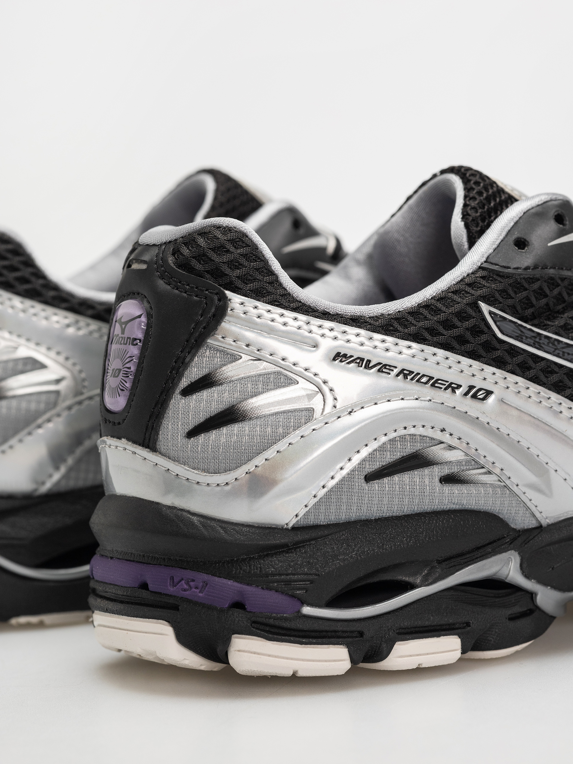 Pantofi Mizuno Wave Rider 10 (black/black sand/purple haze)