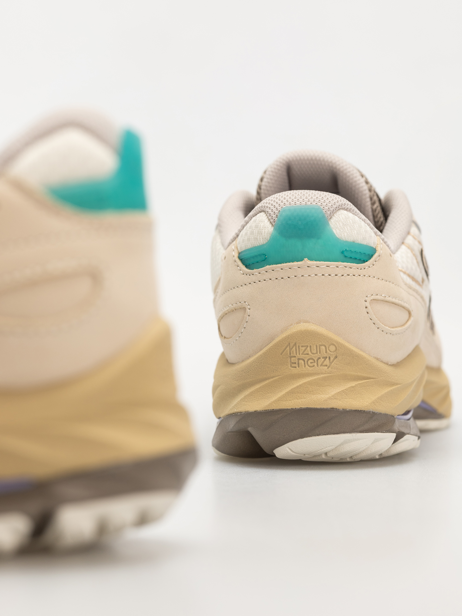 Pantofi Mizuno Wave Rider Βeta Premium (summer sand/vintage khaki/cedar)