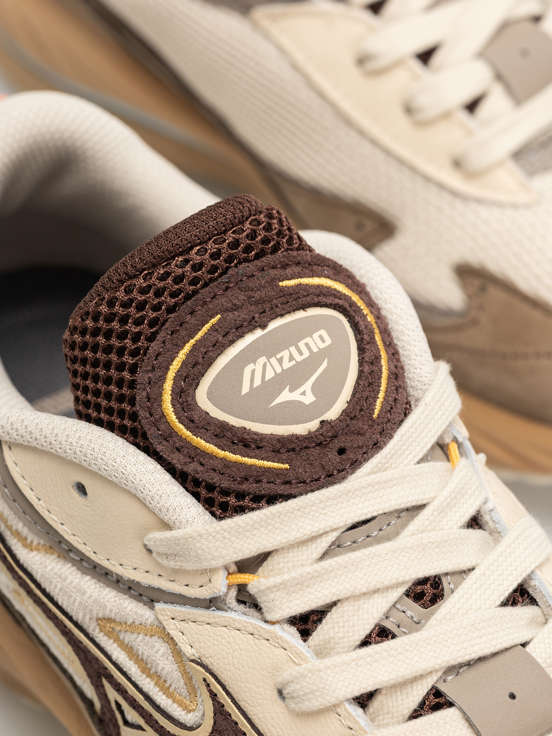 Pantofi Mizuno Wave Rider Βeta Premium (vintage khaki/chicory coffee/lantana)