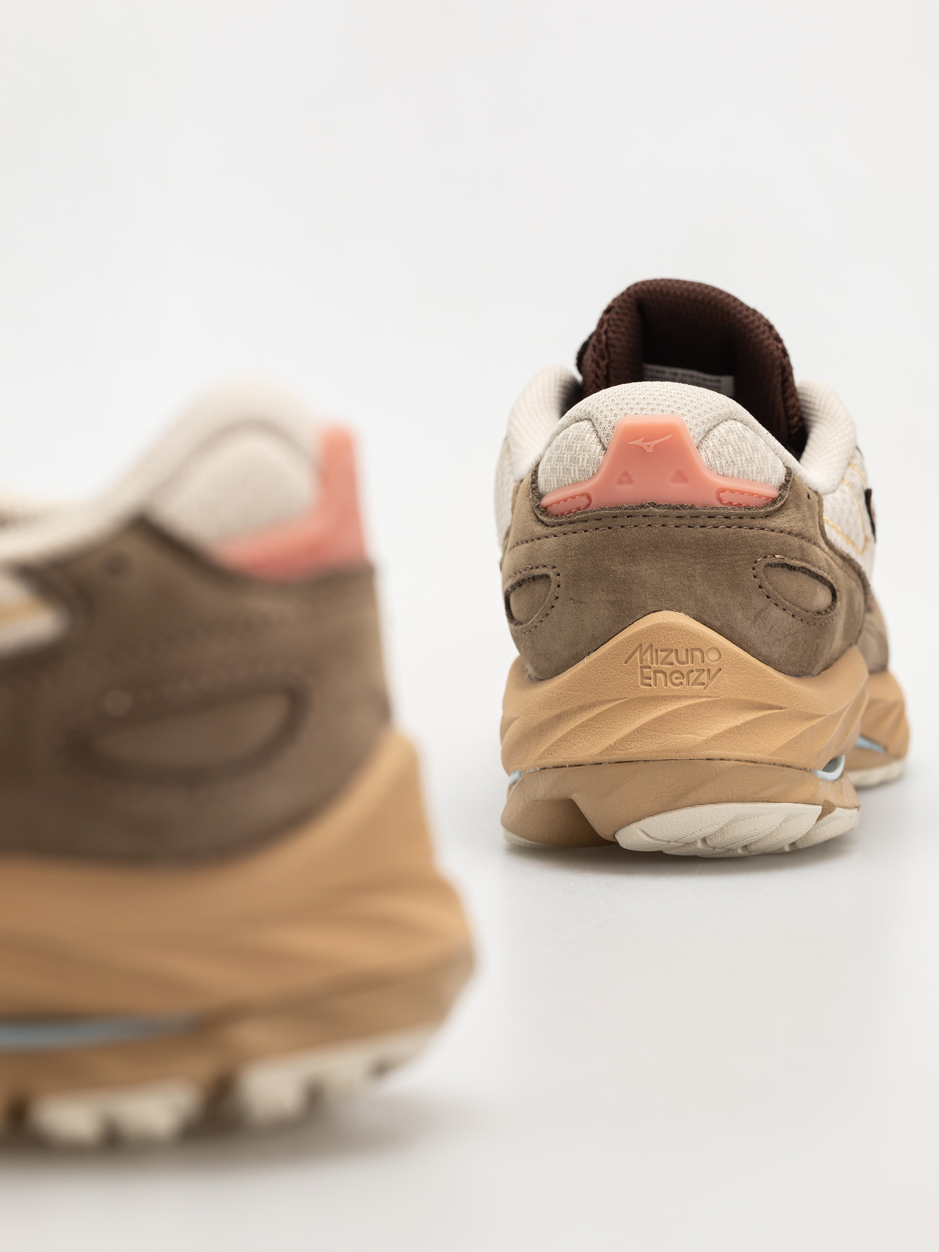 Pantofi Mizuno Wave Rider Βeta Premium (vintage khaki/chicory coffee/lantana)