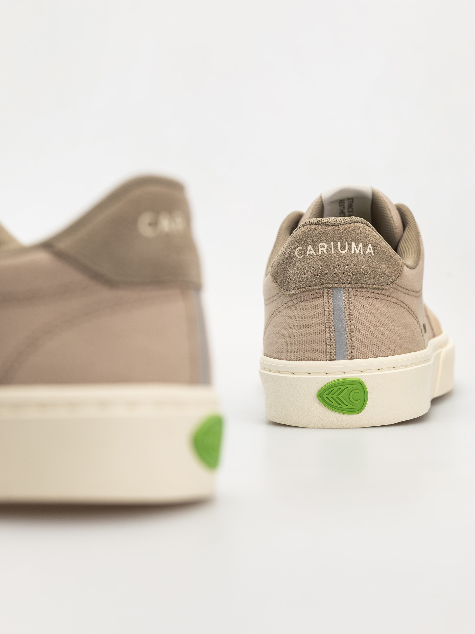 Pantofi Cariuma Naioca Pro (plaza taupe suede and canvas ivory logo laurel oak)