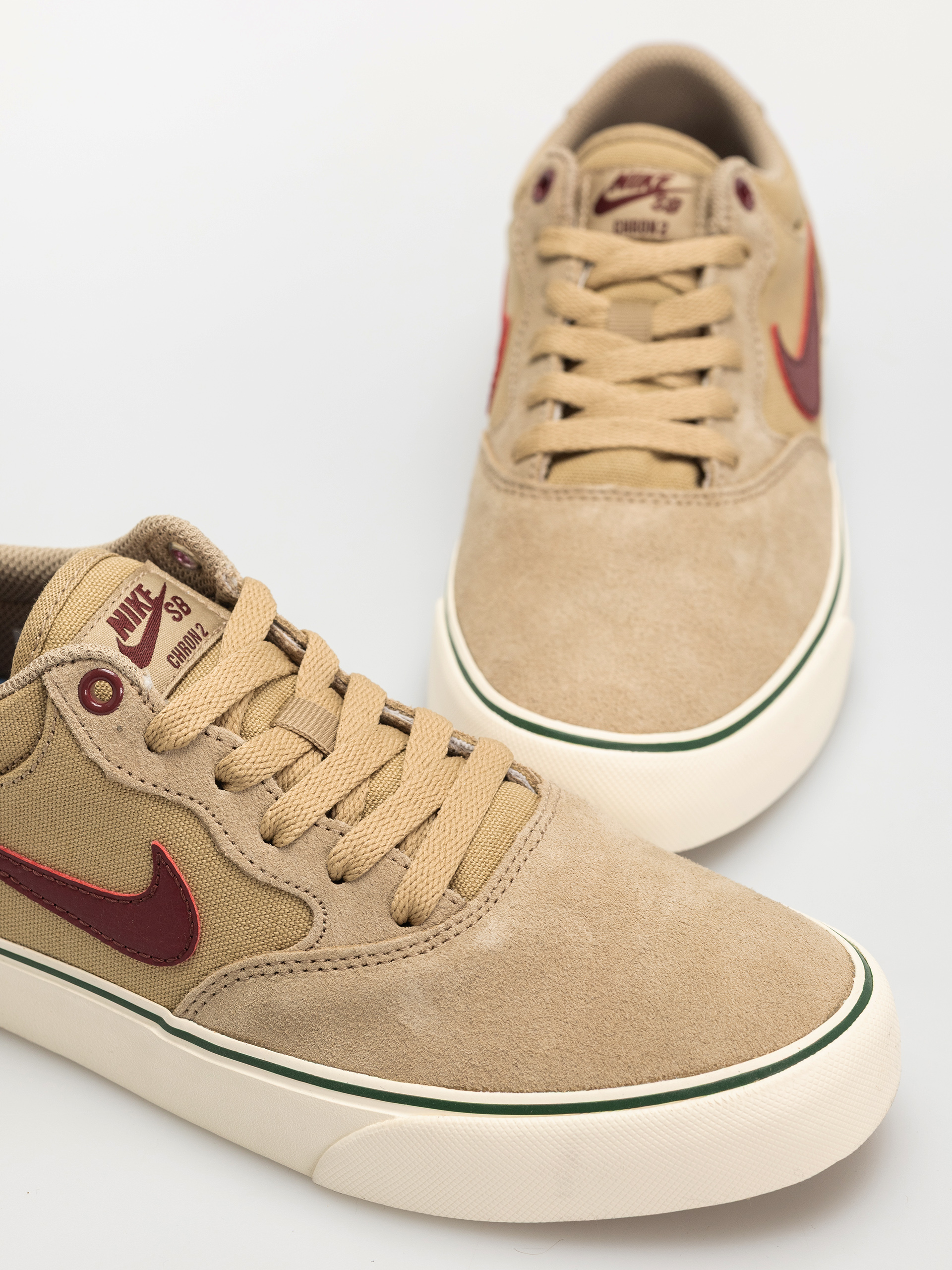 Pantofi Nike SB Chron 2 (parachute beige/dark team red)